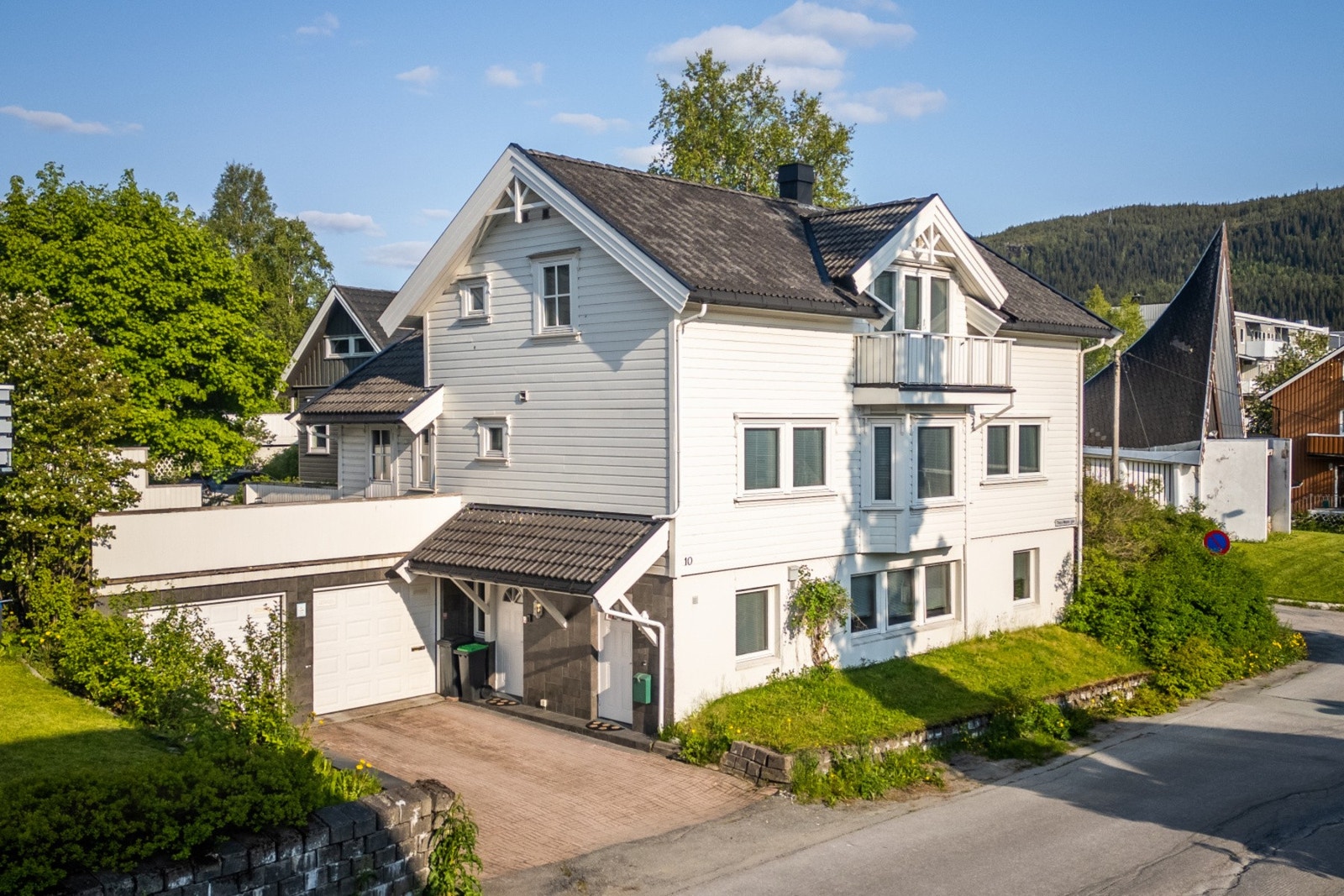 Her får du flere flotte uteplasser med god plass til sittegrupper Galleribilde
