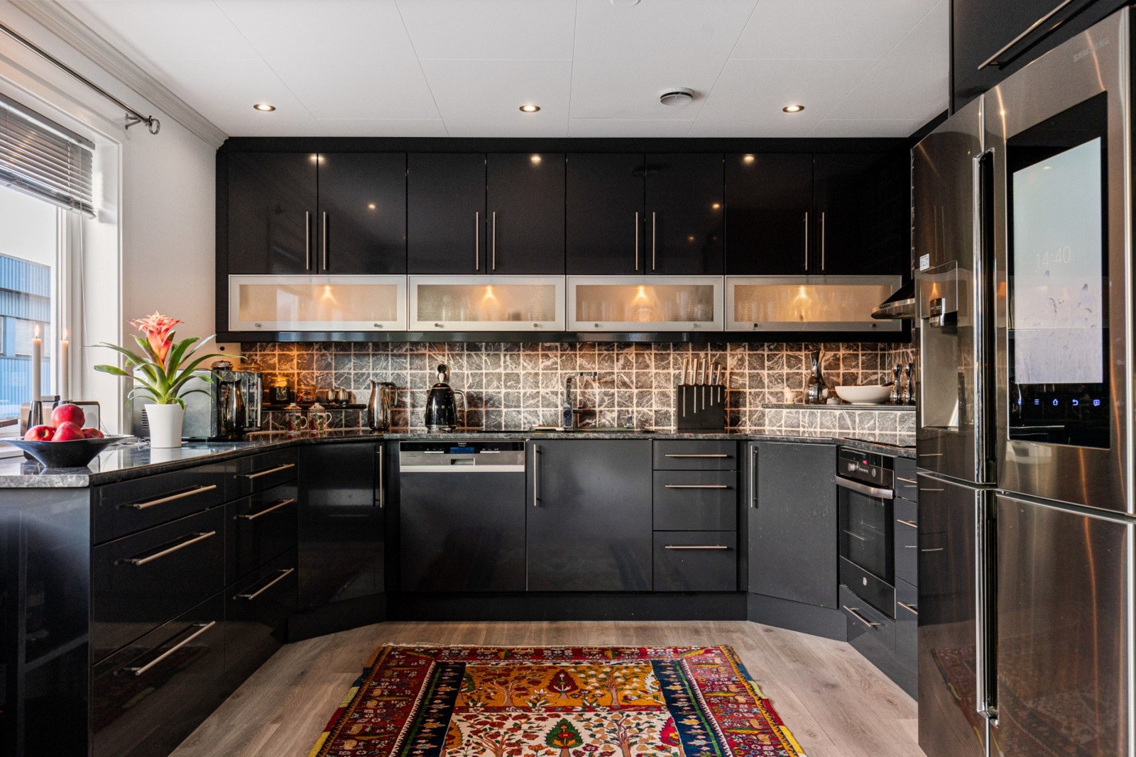 Kjøkkenet holder et tidløst preg | Her vil kokken i huset garantert trives Galleribilde