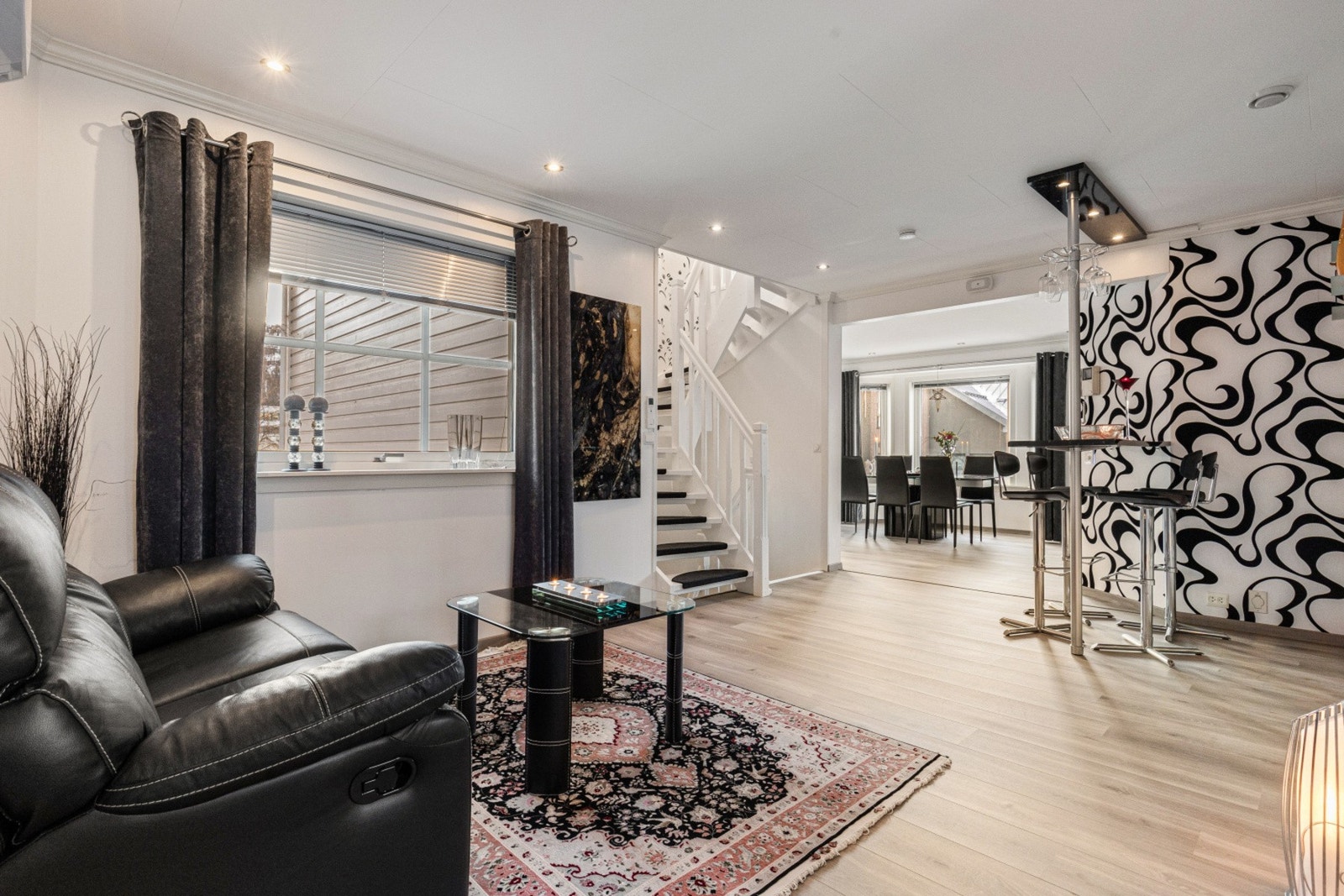 Boli gen har flere stuer som gir fleksible bruksområder, enten du ønsker et rolig leserom eller en livlig sosial sone Galleribilde