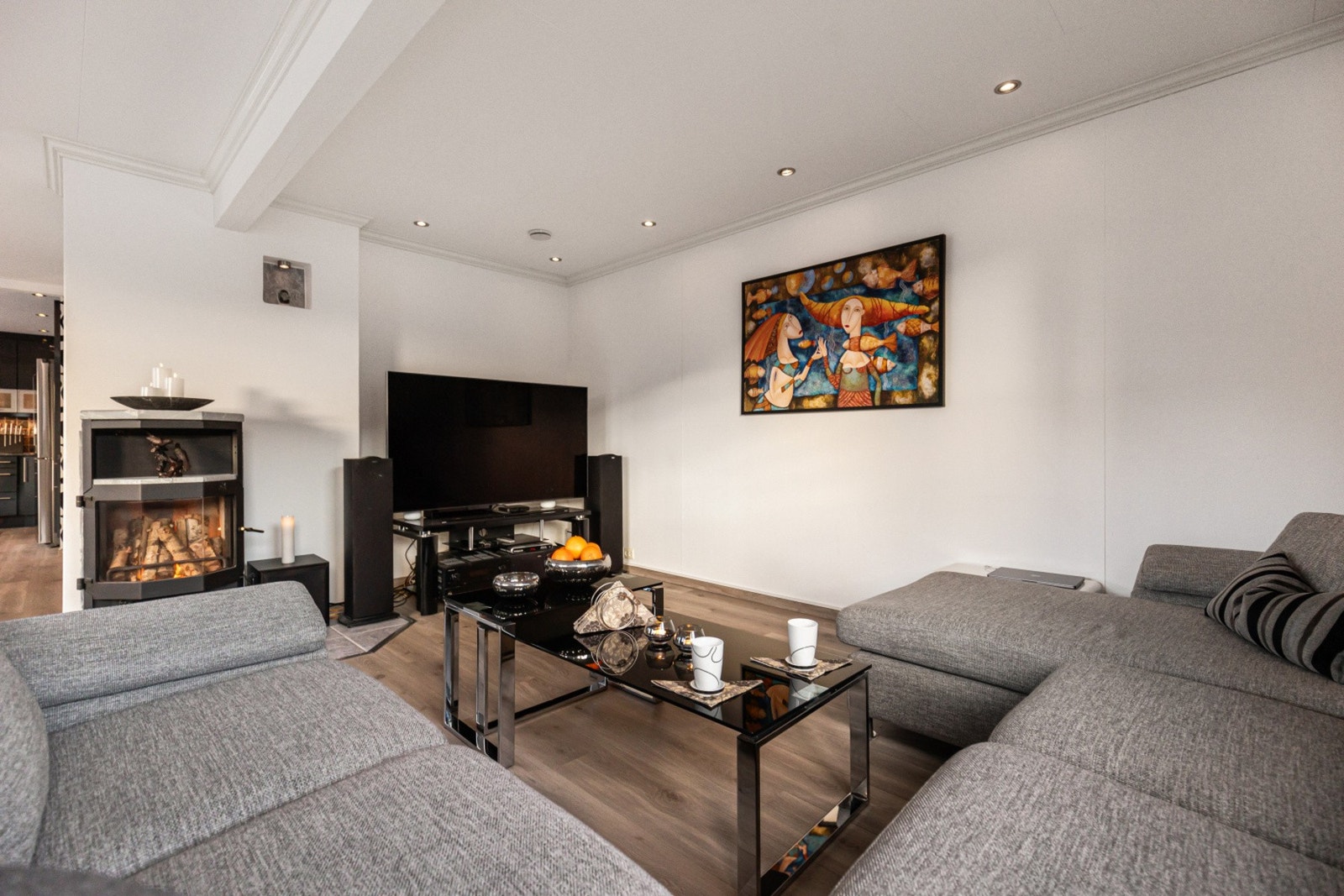 Boligen holder godt og lenge på varmen med både vedovn og varmepumpe Galleribilde