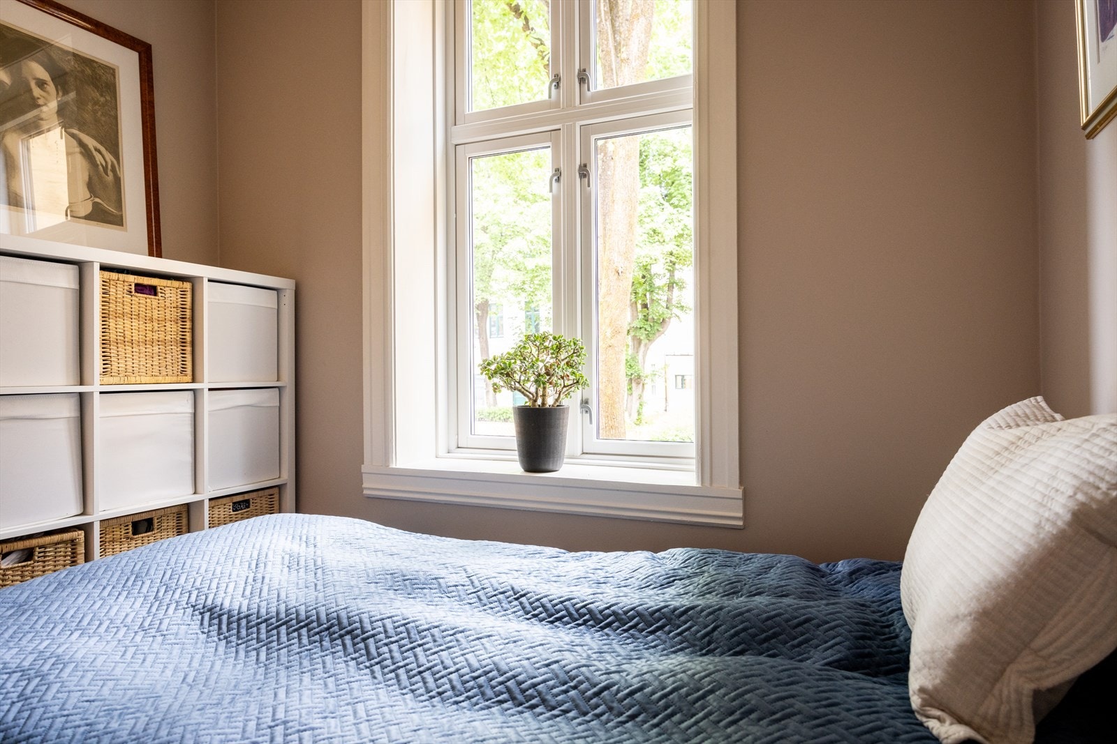 Rommet er vendt mot rolig bakgård. Galleribilde