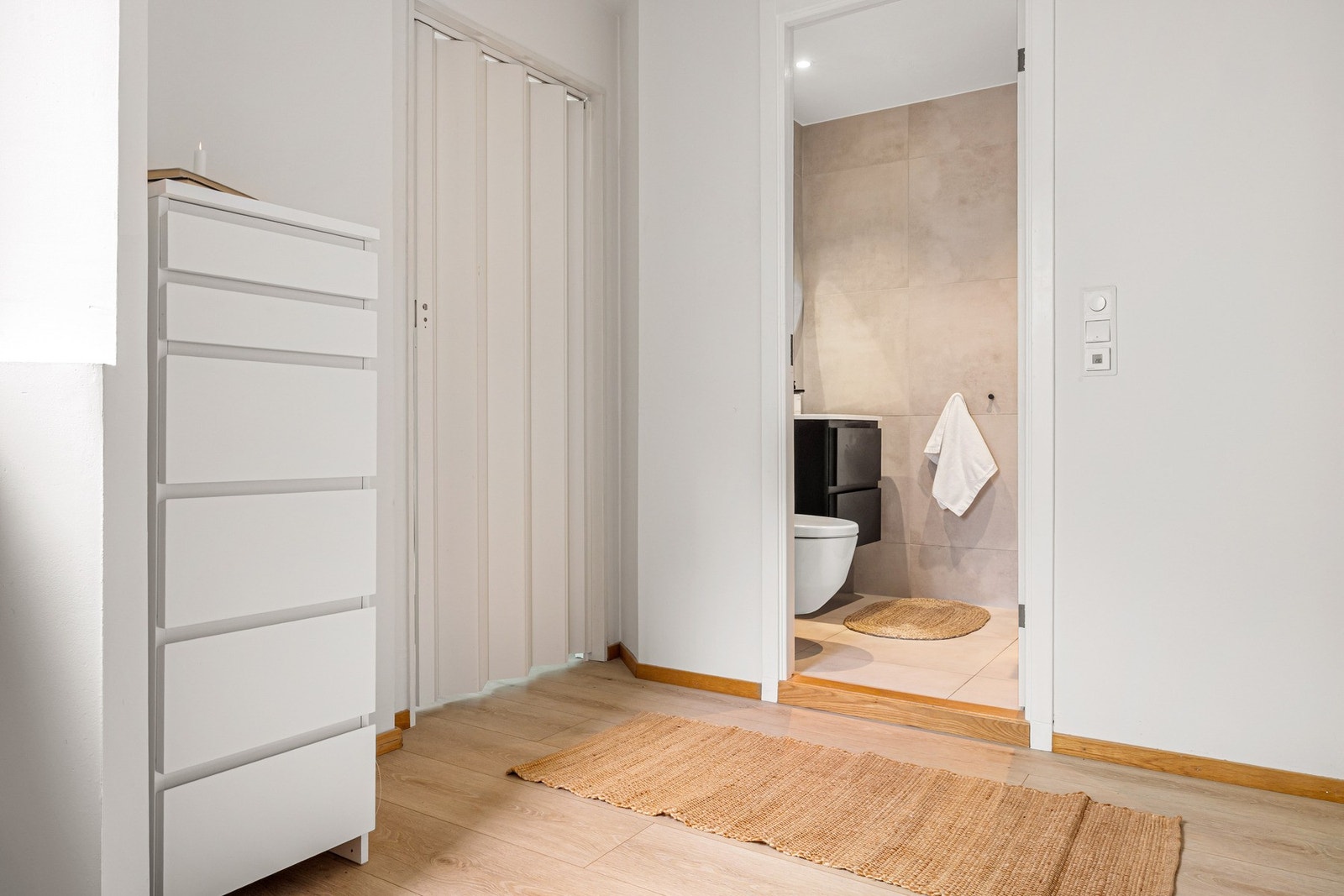 Her er det plass til oppbevaringsmøbler. Galleribilde