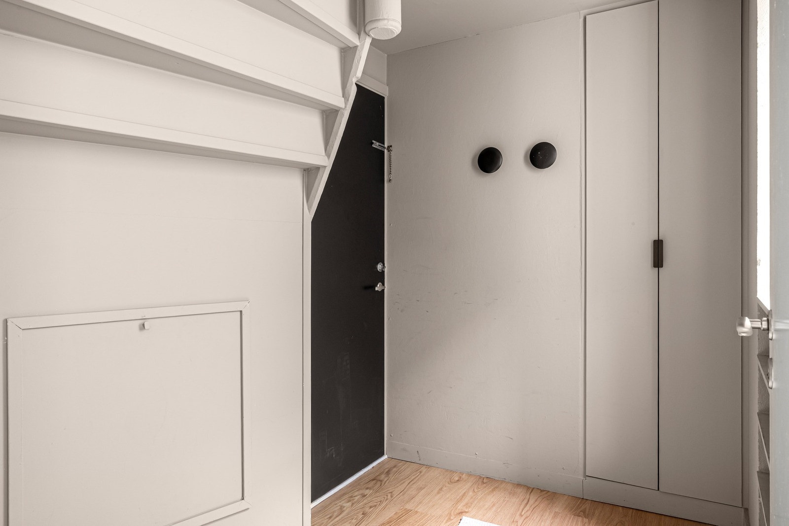 God plass for oppbevaring i leiligheten. Galleribilde