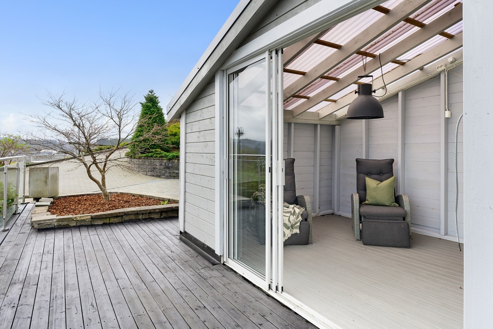 Perfekt på varme dager hvor det regner, og en vil nyte frisk luft Galleribilde