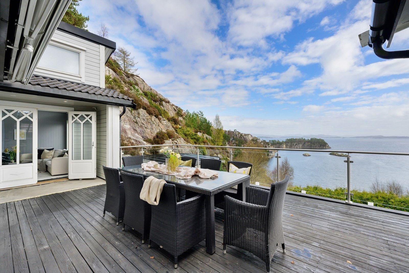 EiendomsMegler 1 v/Merete Seim har gleden av å presentere Grasgjelvegen 18 Galleribilde