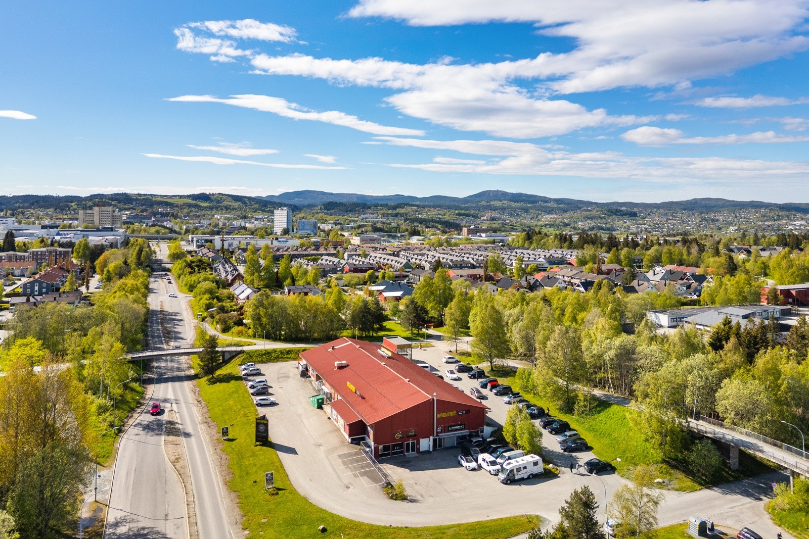 Fra boligen er det gangavstand til f.eks Bunnpris Tonstad som fort blir din lokale nærbutikk med post-i-butikk. Butikken holder og åpent på søndager. Galleribilde
