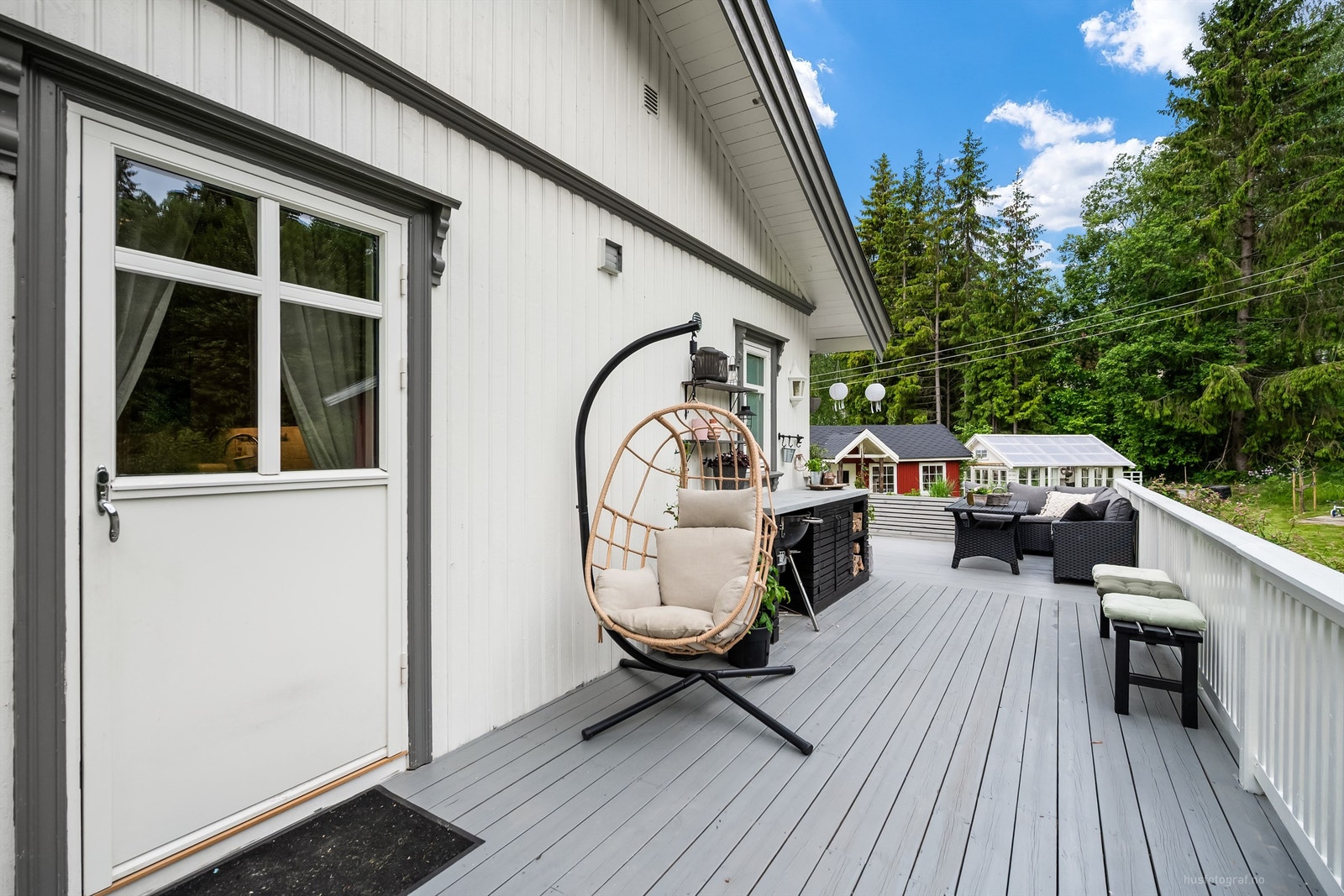 Utgang fra kjøkkenet til terrassen Galleribilde