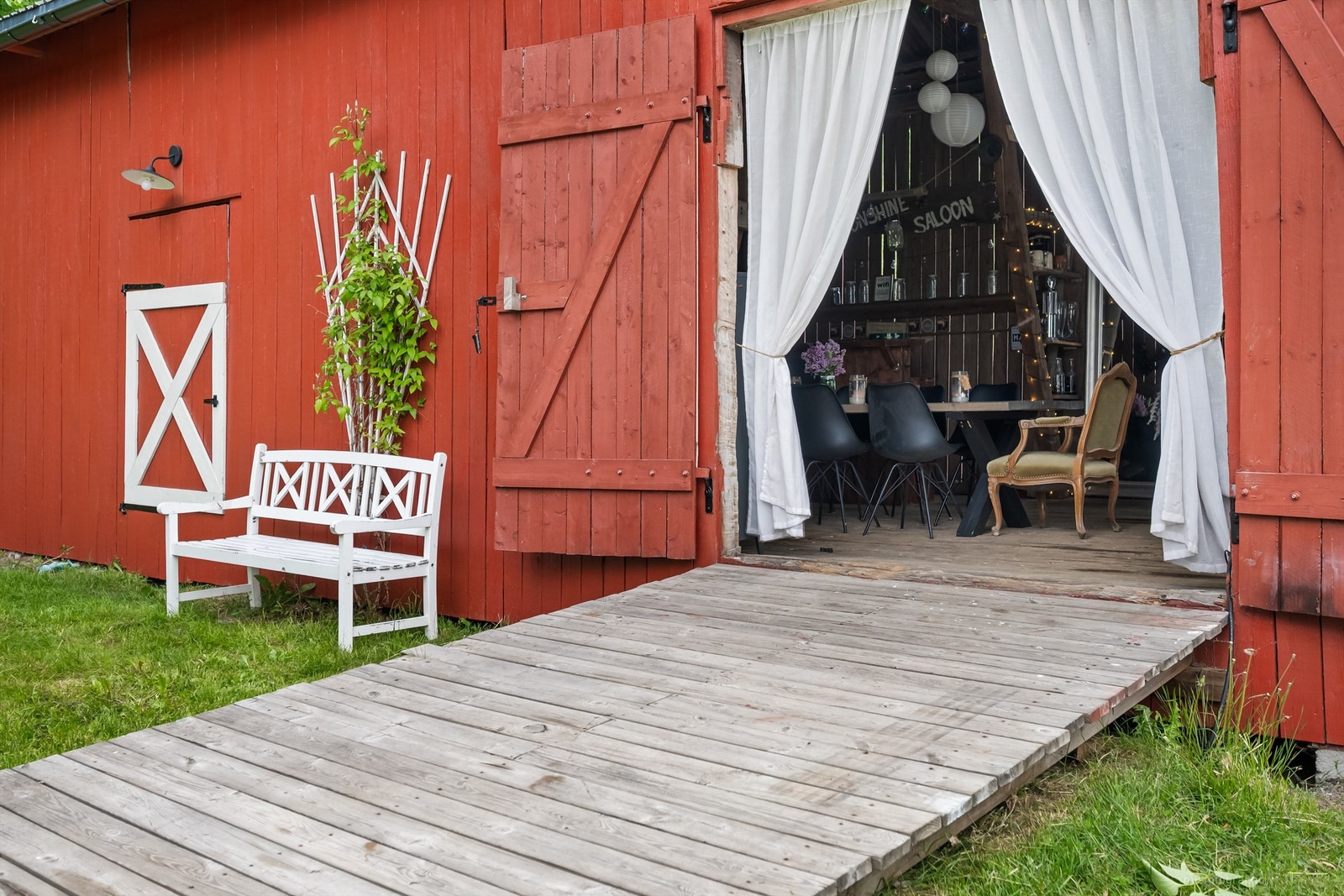 Boligen har en egen låvebygning som har blitt omgjort til hyggelig festlokale og mer Galleribilde