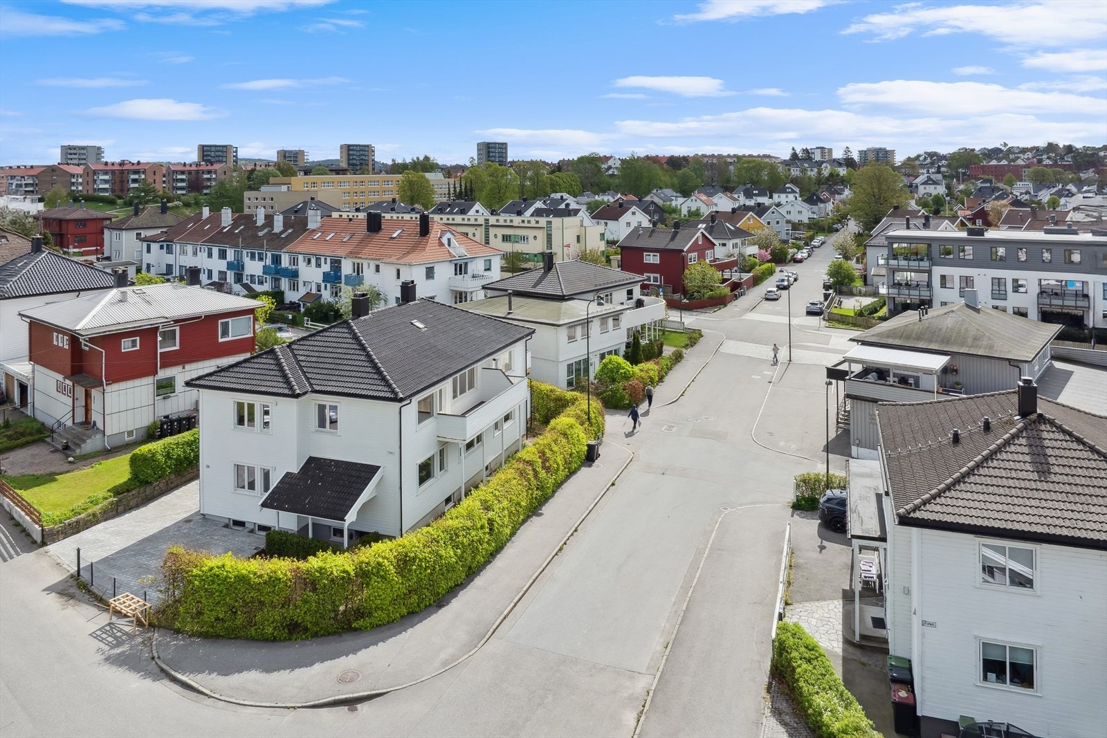 Sentralt beliggende bolig i et fredelig nabolag, nær byens fasiliteter. Galleribilde