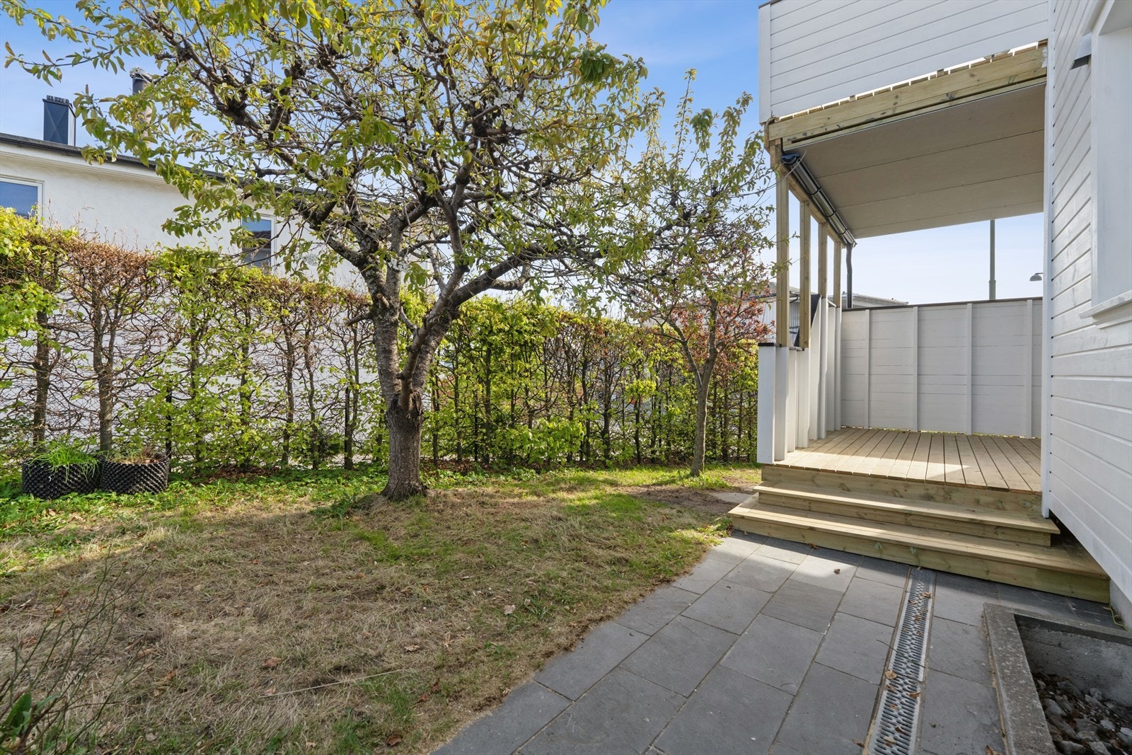 Eksklusiv bruksrett til terrasse og hage fra leiligheten Galleribilde