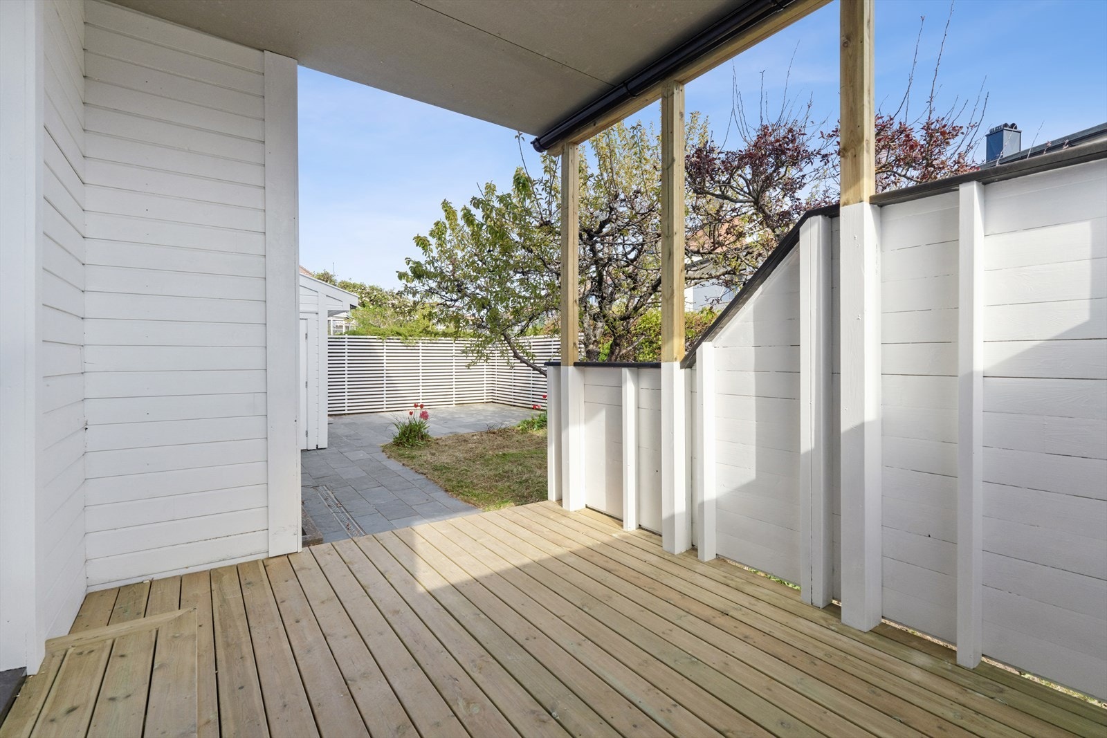 Eksklusiv bruksrett til terrasse og hage fra leiligheten Galleribilde