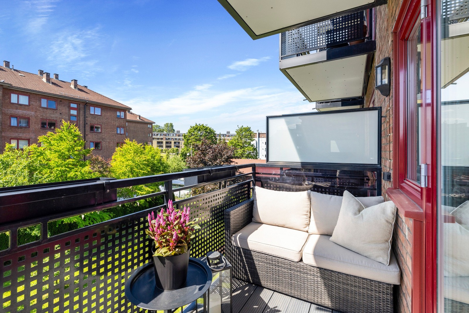 - Det er montert belysning og stikkontakter - Galleribilde