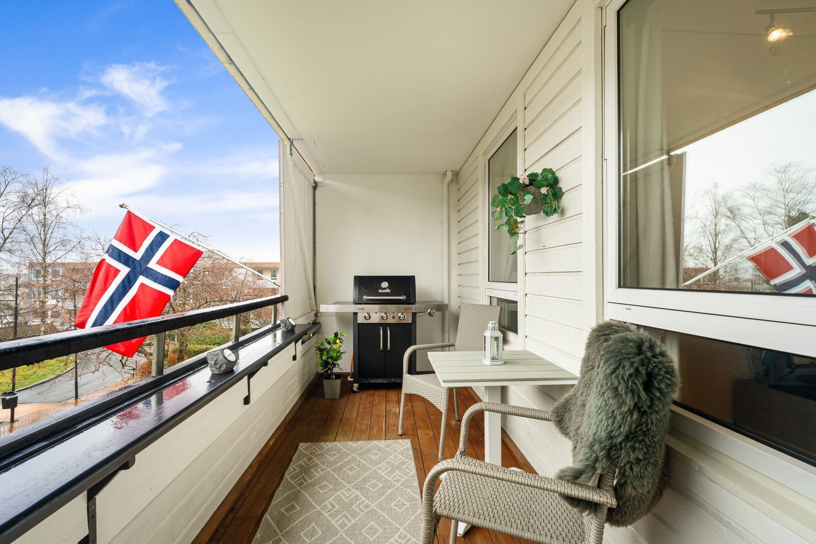 God plass til grill og andre møblementer. Galleribilde