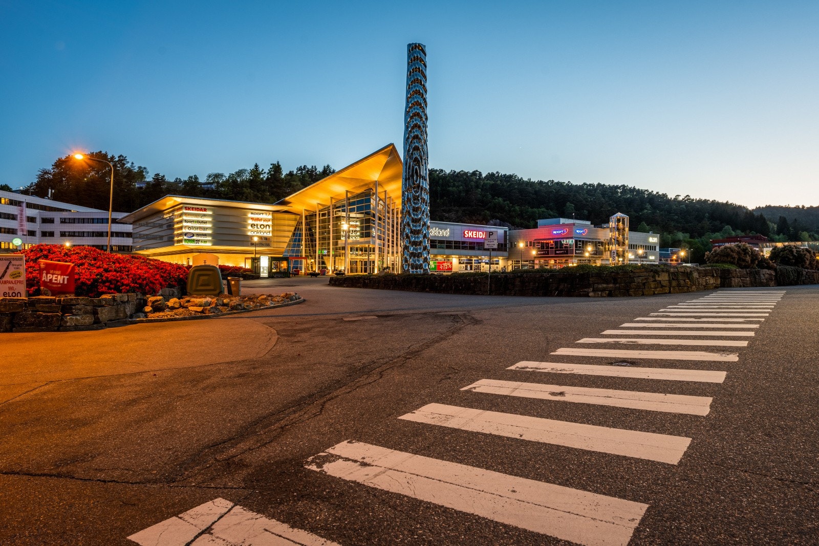 Her i dag er det både dagligvare og detaljhandel, et fint suplement til Oasen. Galleribilde
