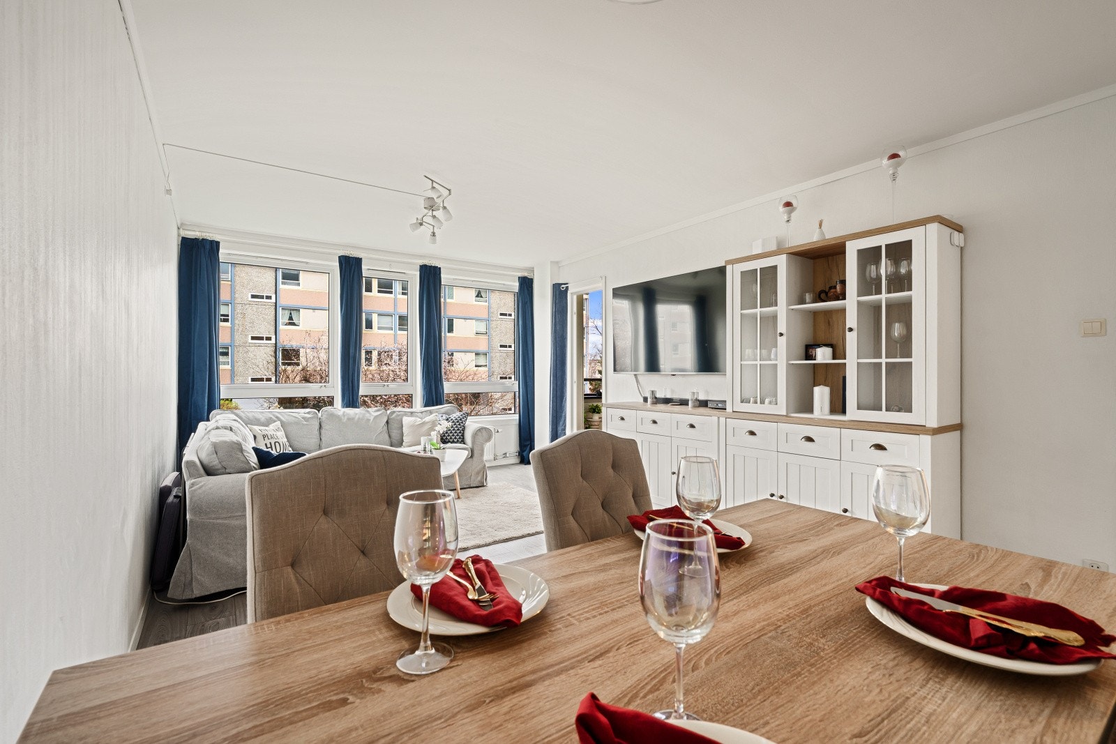 Spisestuen blir et naturlig samlingspunkt i leiligheten. Galleribilde