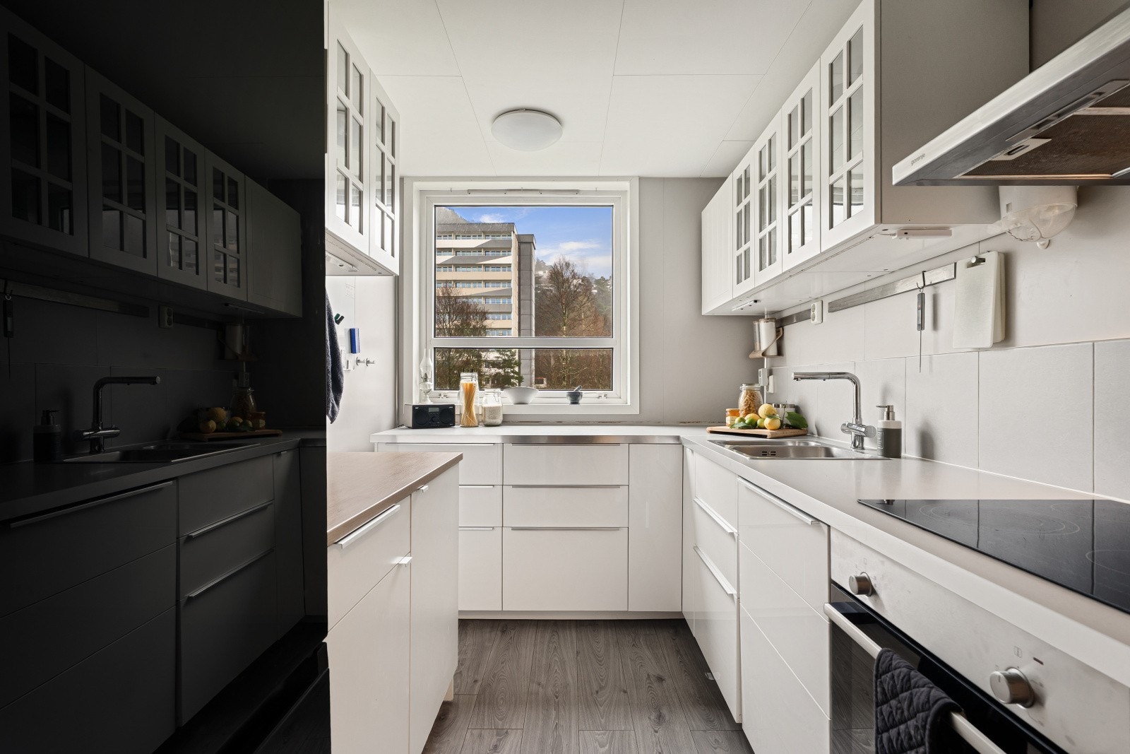 7,5 m² kjøkken med gjennomtenkt layout for optimal utnyttelse av plassen. Galleribilde