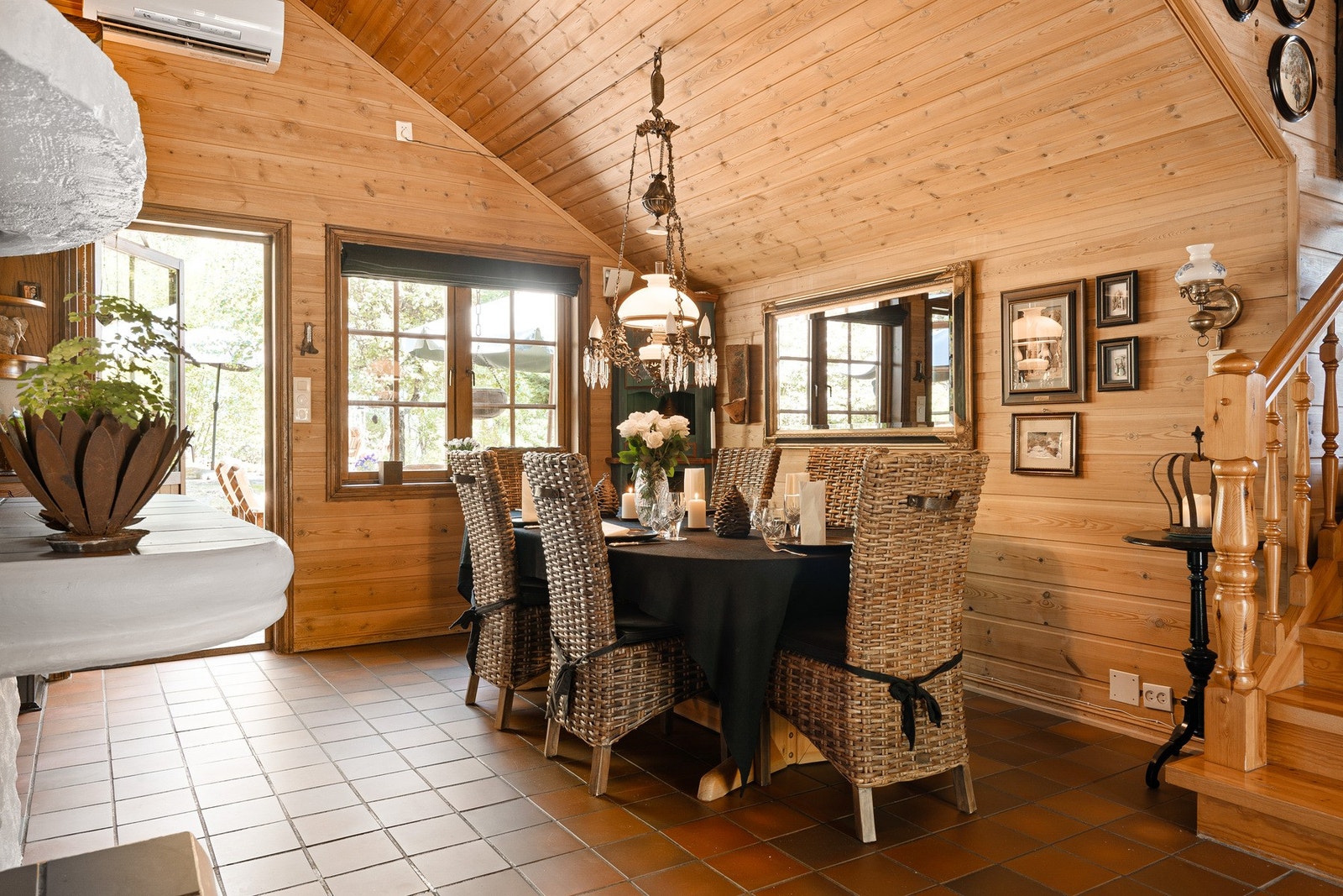 Stor plass til spisestue for hele familien Galleribilde