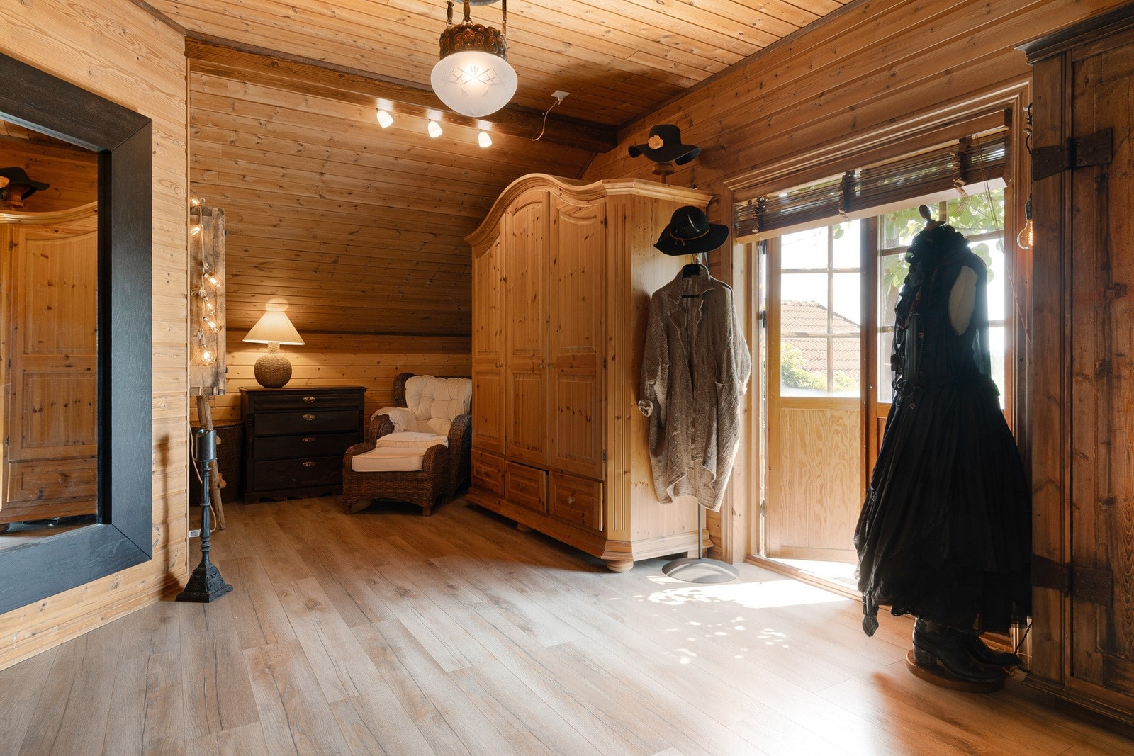 Det er også egen utgang til luftebalkong på hovedsoverommet Galleribilde