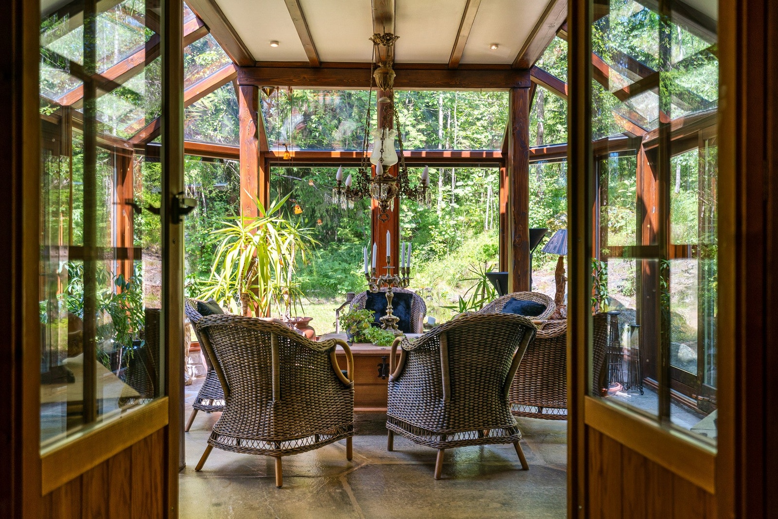 Hagestue med fantastisk romfølelse Galleribilde