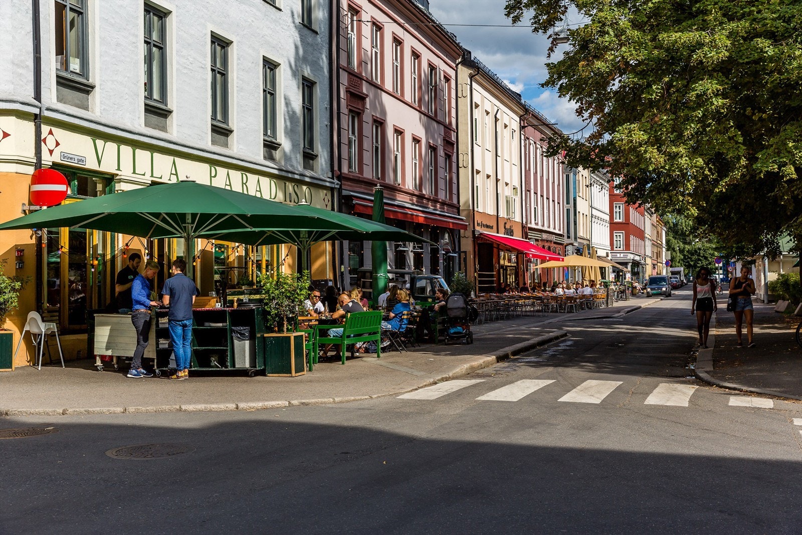 Kort vei til yrende folkeliv på Grünerløkka, bare noen få minutters gange fra boligen. Galleribilde