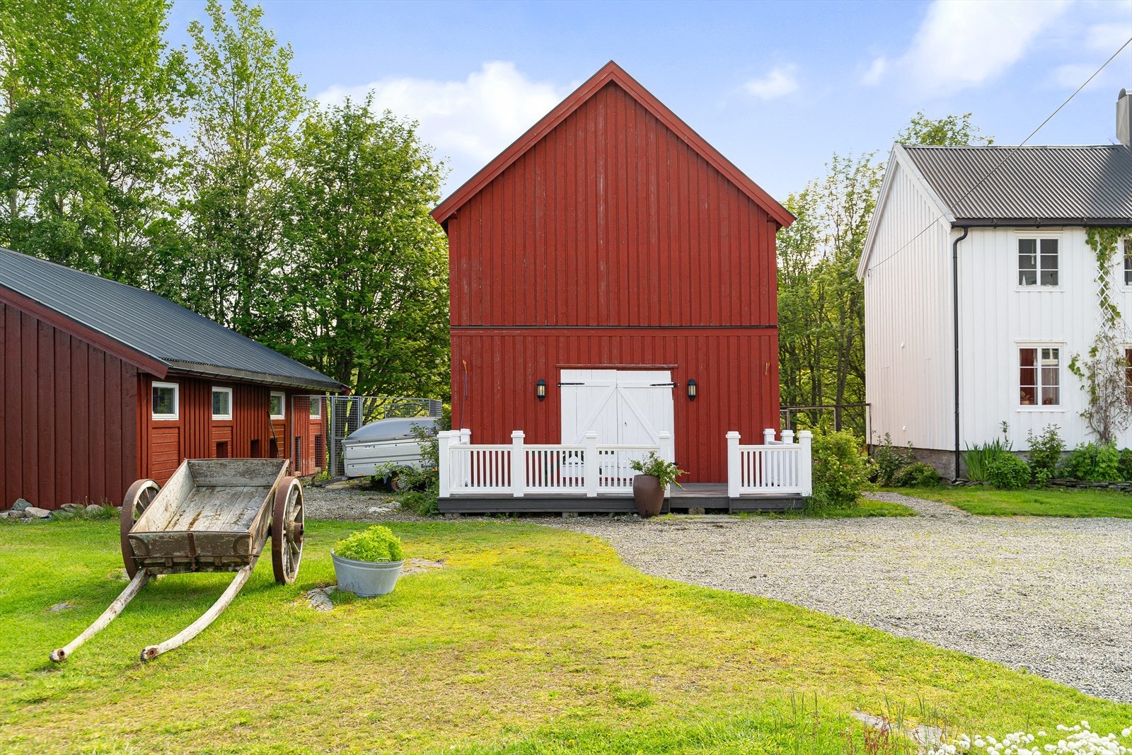 Stabbur over tre plan Galleribilde