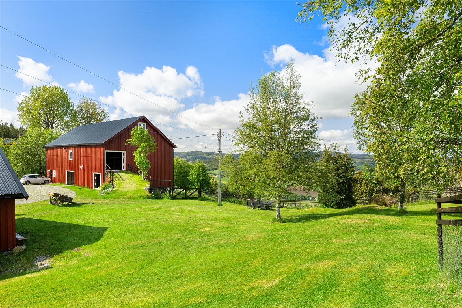 Store flotte uteområder som gir en sjarmerende og idyllisk tilstedeværelse Galleribilde