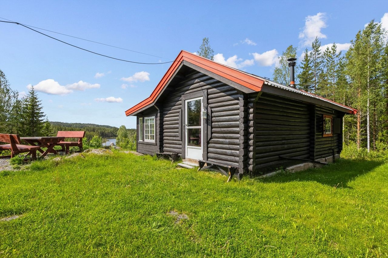 Skogshusværet har flott beliggenhet og benyttes nå som hytte Galleribilde