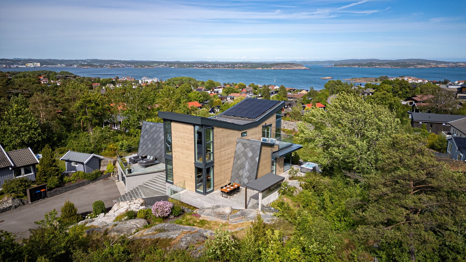 Solcellepanel på taket. Galleribilde