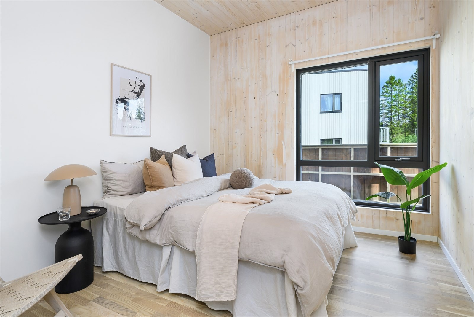 Deilig stort hovedsoverom, med god plass for seng og garderobe. Galleribilde