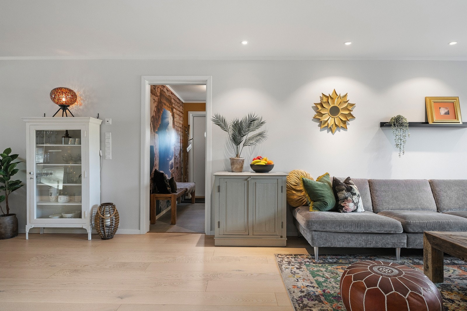 Boligen har balansert ventilasjon og det er gulvvarme i 1. etasje. Galleribilde