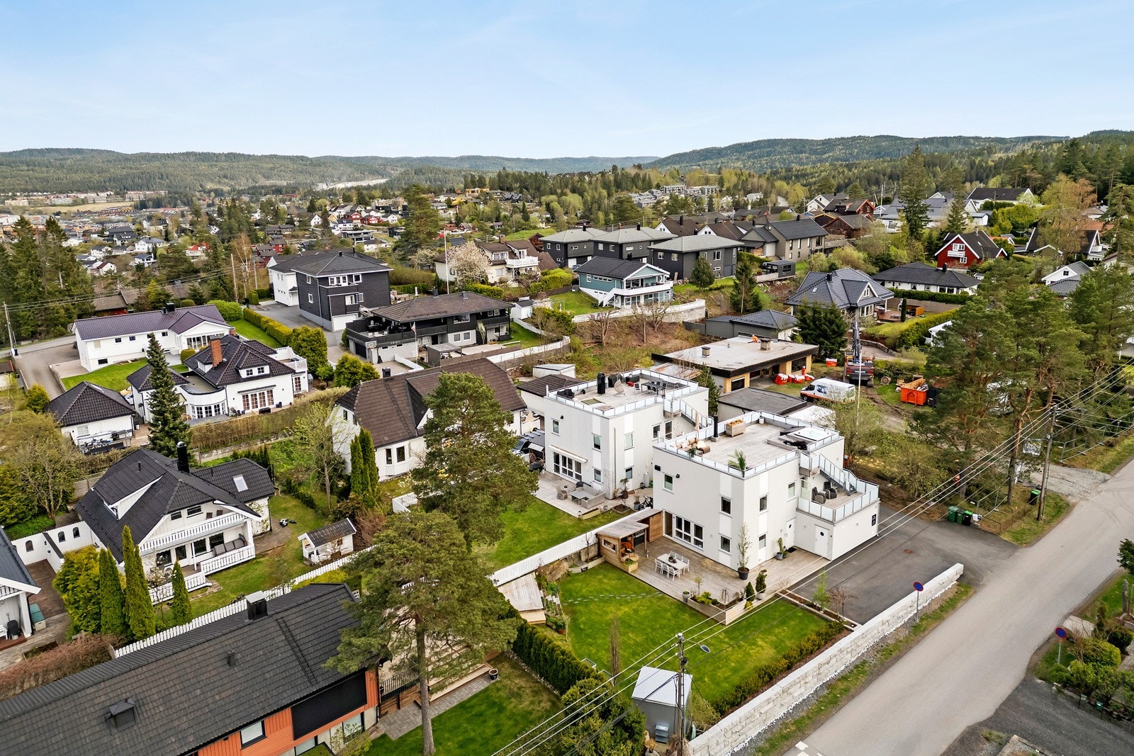 Boligen har attraktivt beliggenhet, høyt og solrikt på Røykås på Rasta. Galleribilde