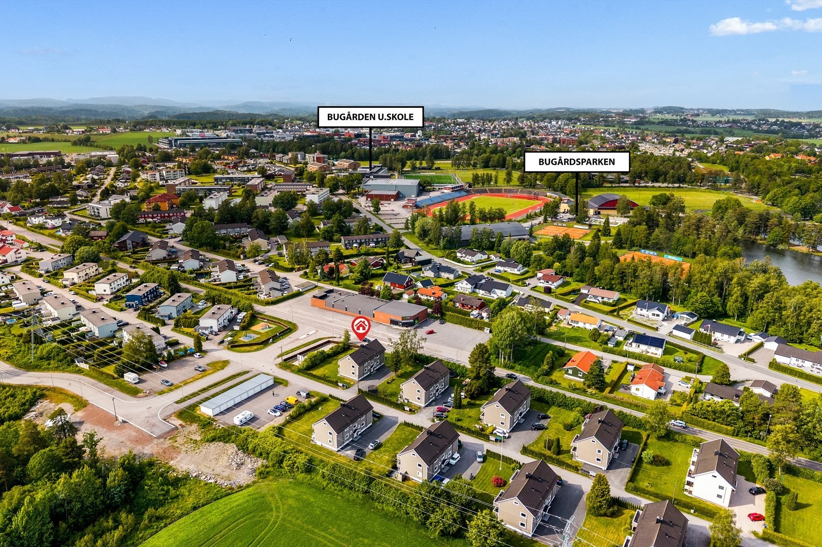 Gangavstand til skoler., idrettsplasser, butikk og idylliske Bugårdsparken. Galleribilde