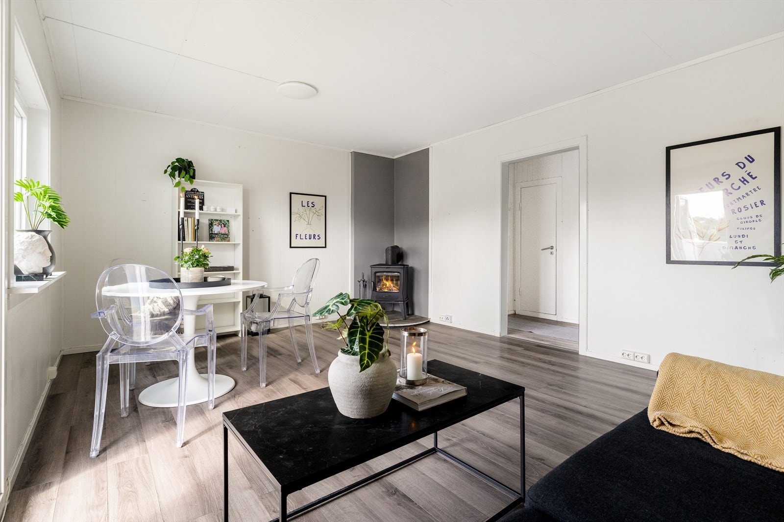 Romslig stue med god plass både til spisebord og sofagruppe. Galleribilde