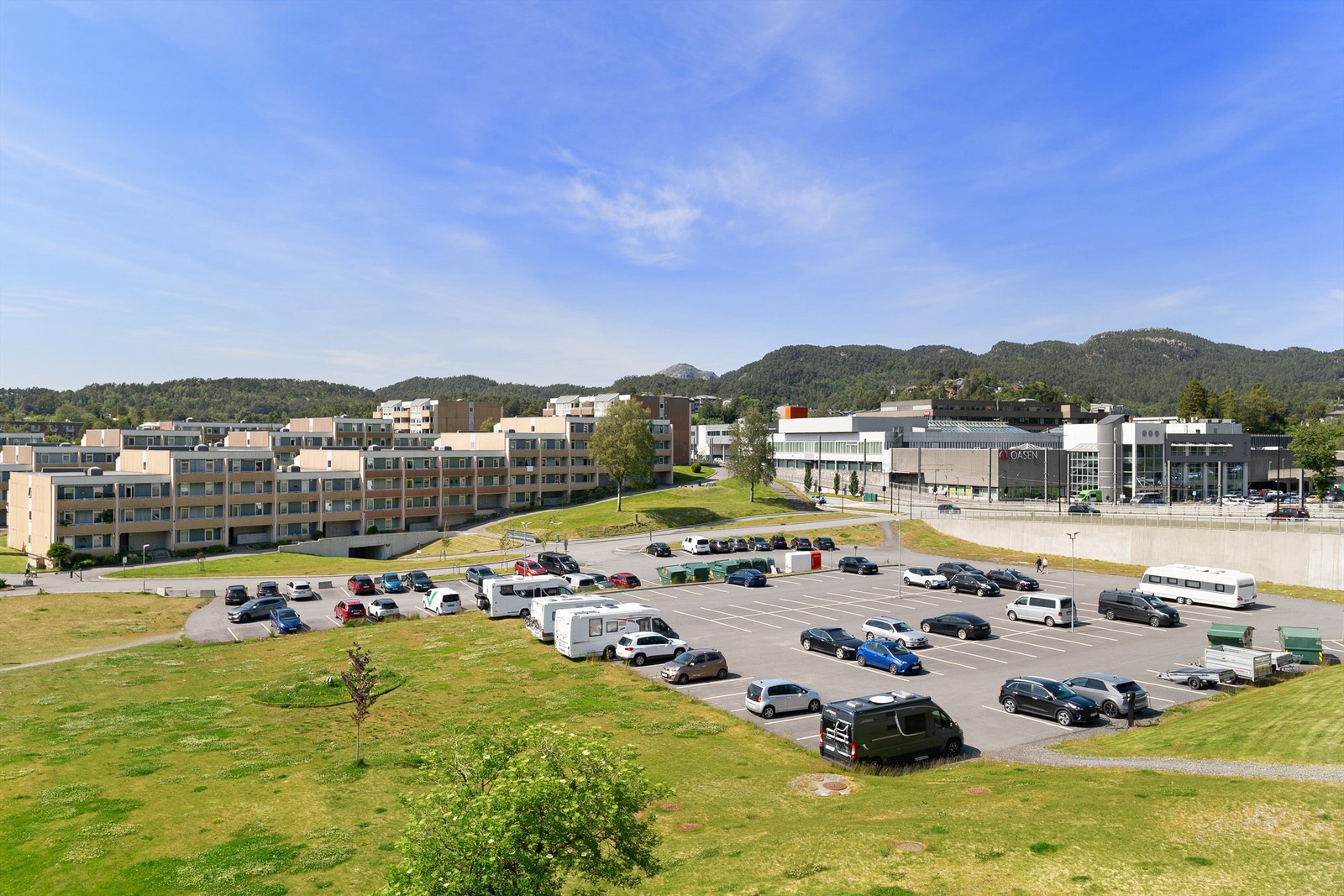 - Utsikt fra egen balkong. Her bor man med Oasen som en av sine nærmeste naboer - Galleribilde