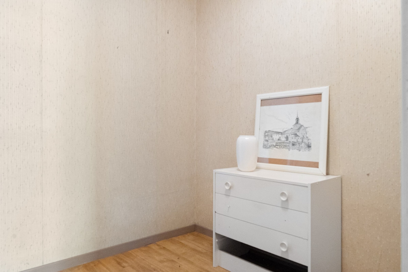 - Omkledningsrom med tilkomst via soverom - Galleribilde