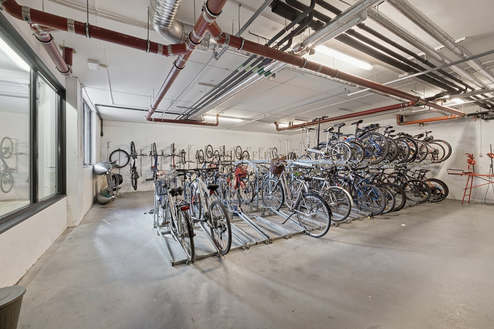 Bygget har heisadkomst. Sykkelgarasje Galleribilde