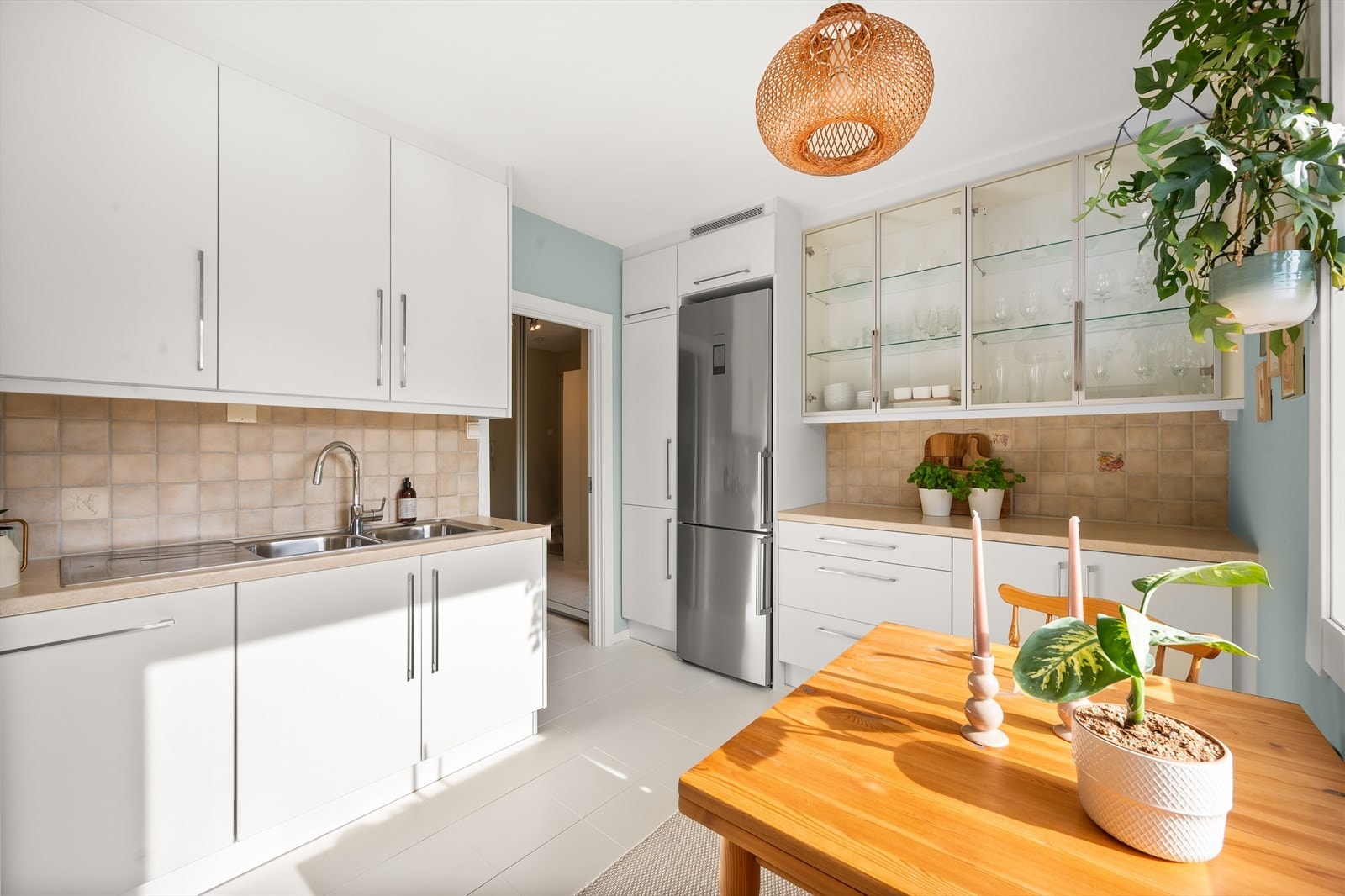 - Rikelig med skap- og benkeplass - Galleribilde