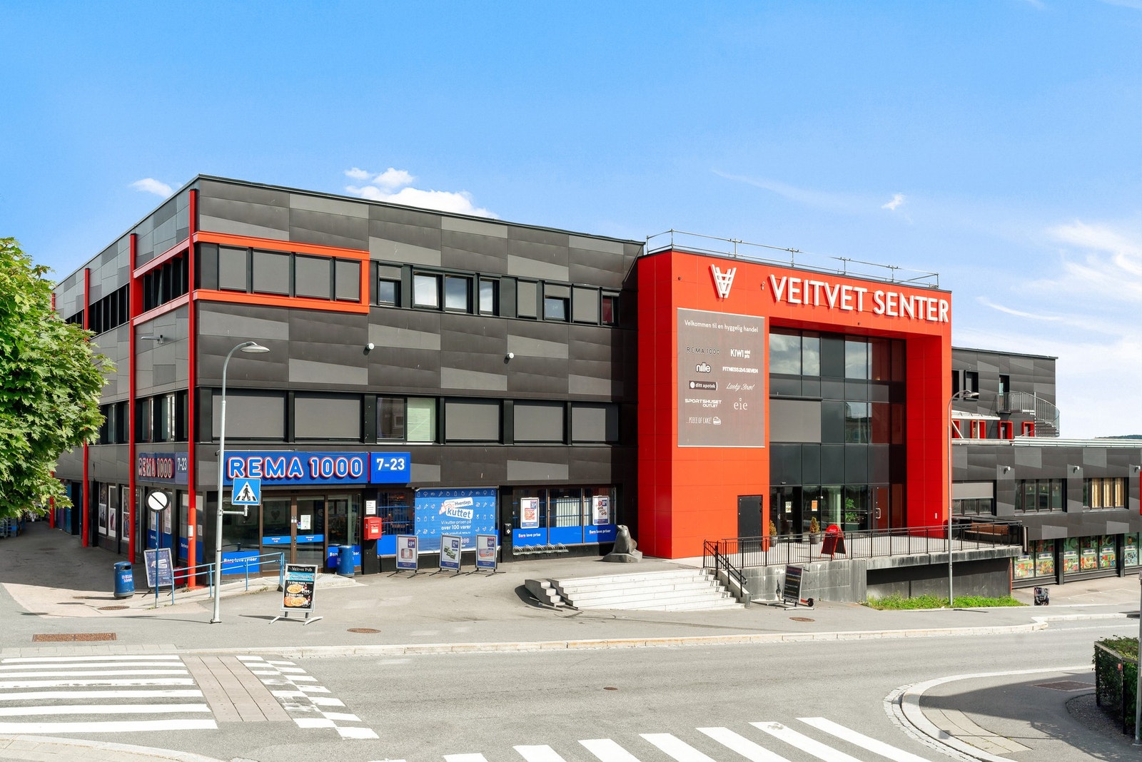 I nabolaget er det også et godt utvalg av daglige servicetilbud. Dagligvarehandelen kan du ta på Rema 1000 eller Kiwi som begge ligger på Veitvet senter. Galleribilde