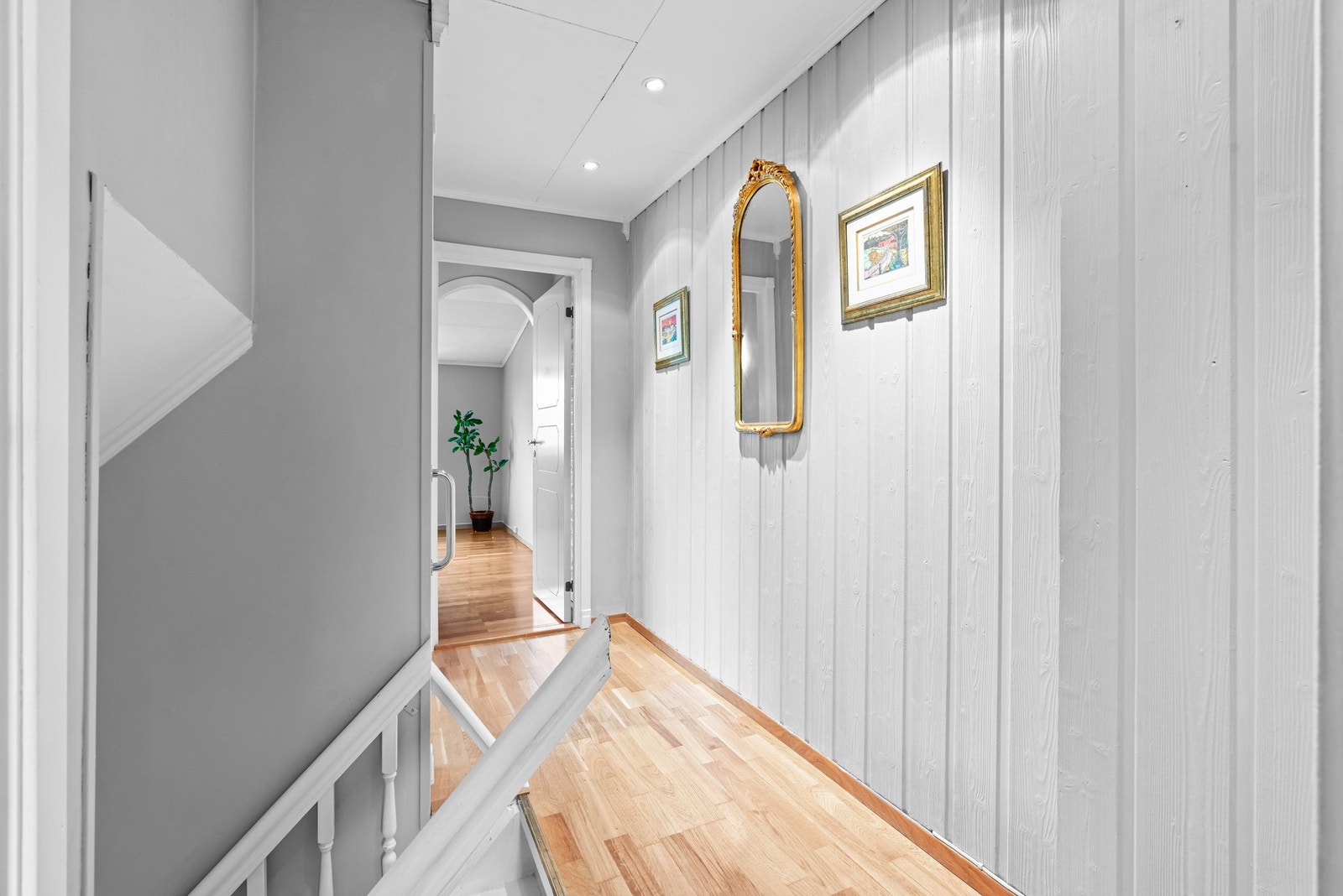 Gangen opp fra trappen Galleribilde