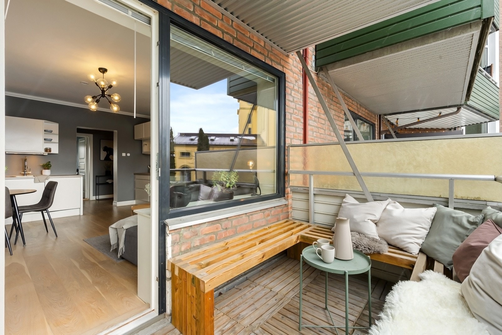 Balkongen vender mot sydvest og har flotte solforhold. Galleribilde