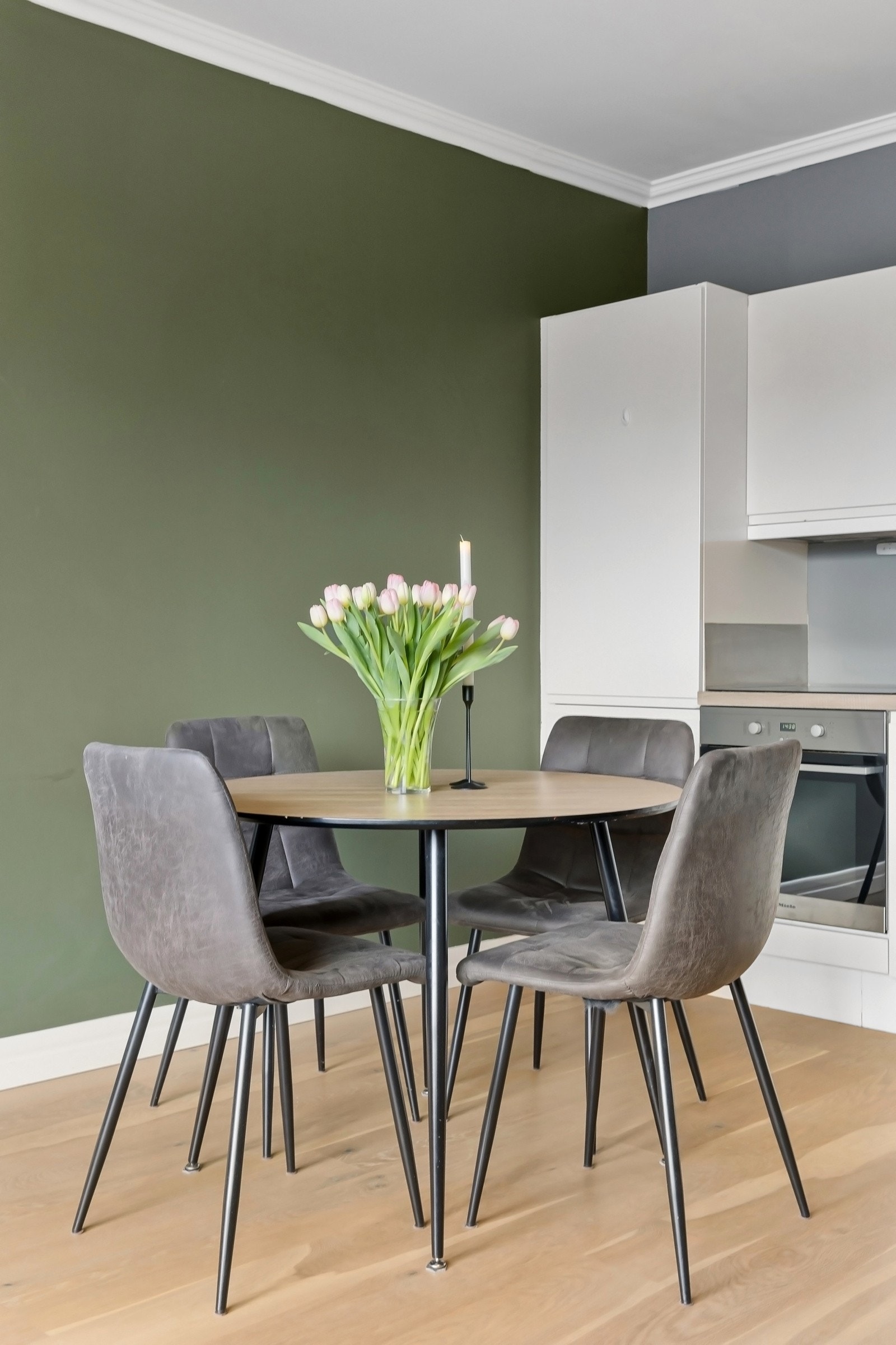 Velegnet plass til spisegruppe mellom sonene. Galleribilde