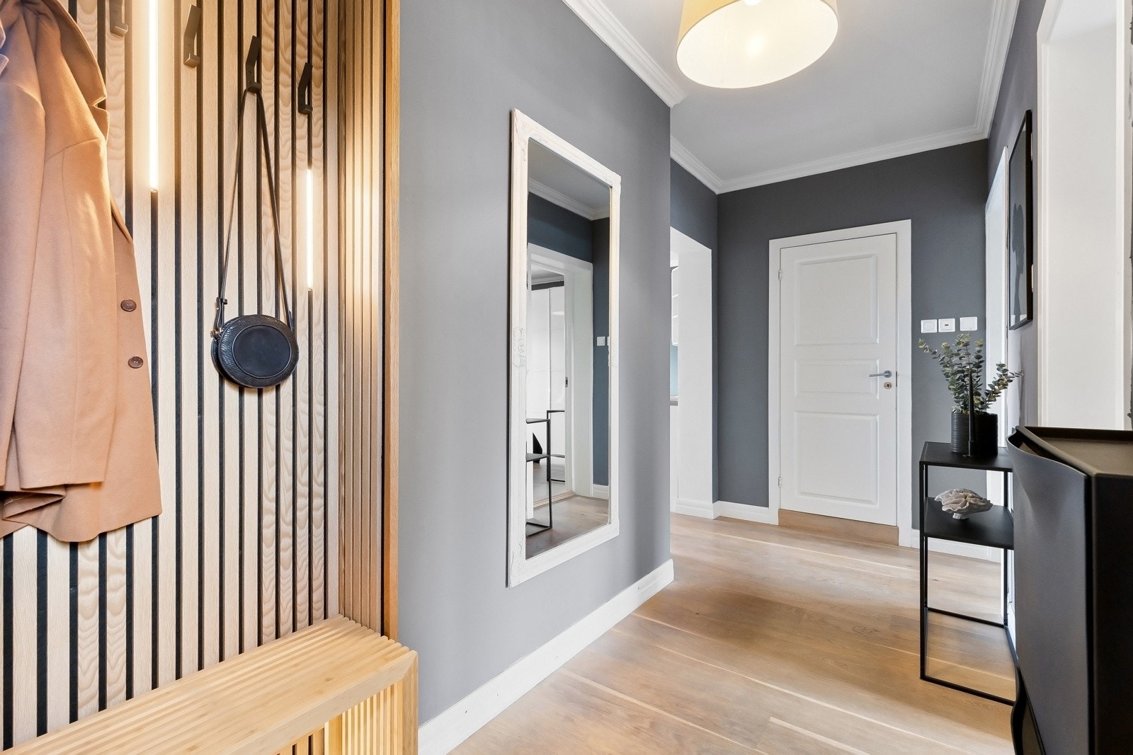 Moderne og tiltalende entré med lekre detaljer. Galleribilde