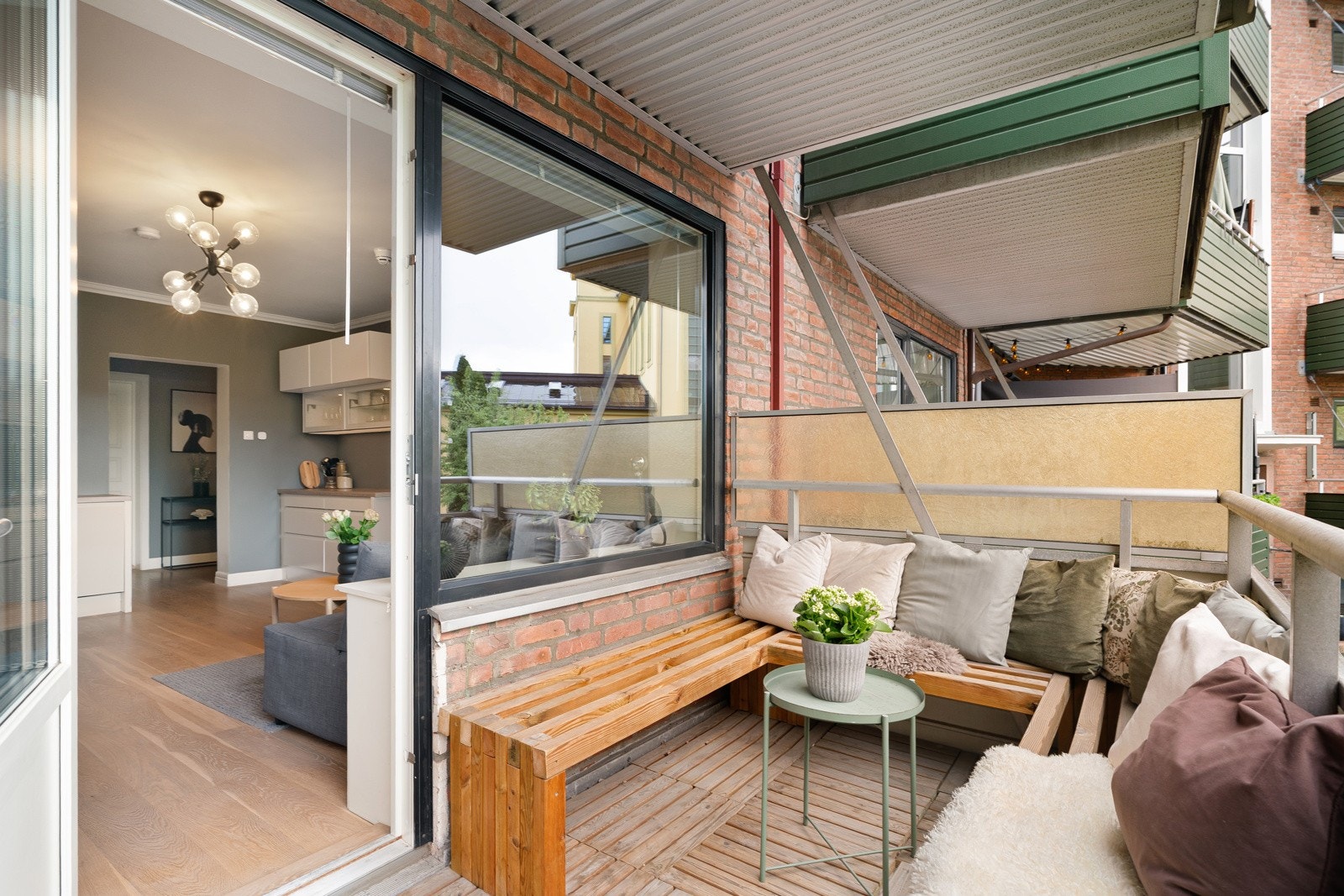 Med sine 7 kvm blir det god plass til utemøbler og grill. Galleribilde