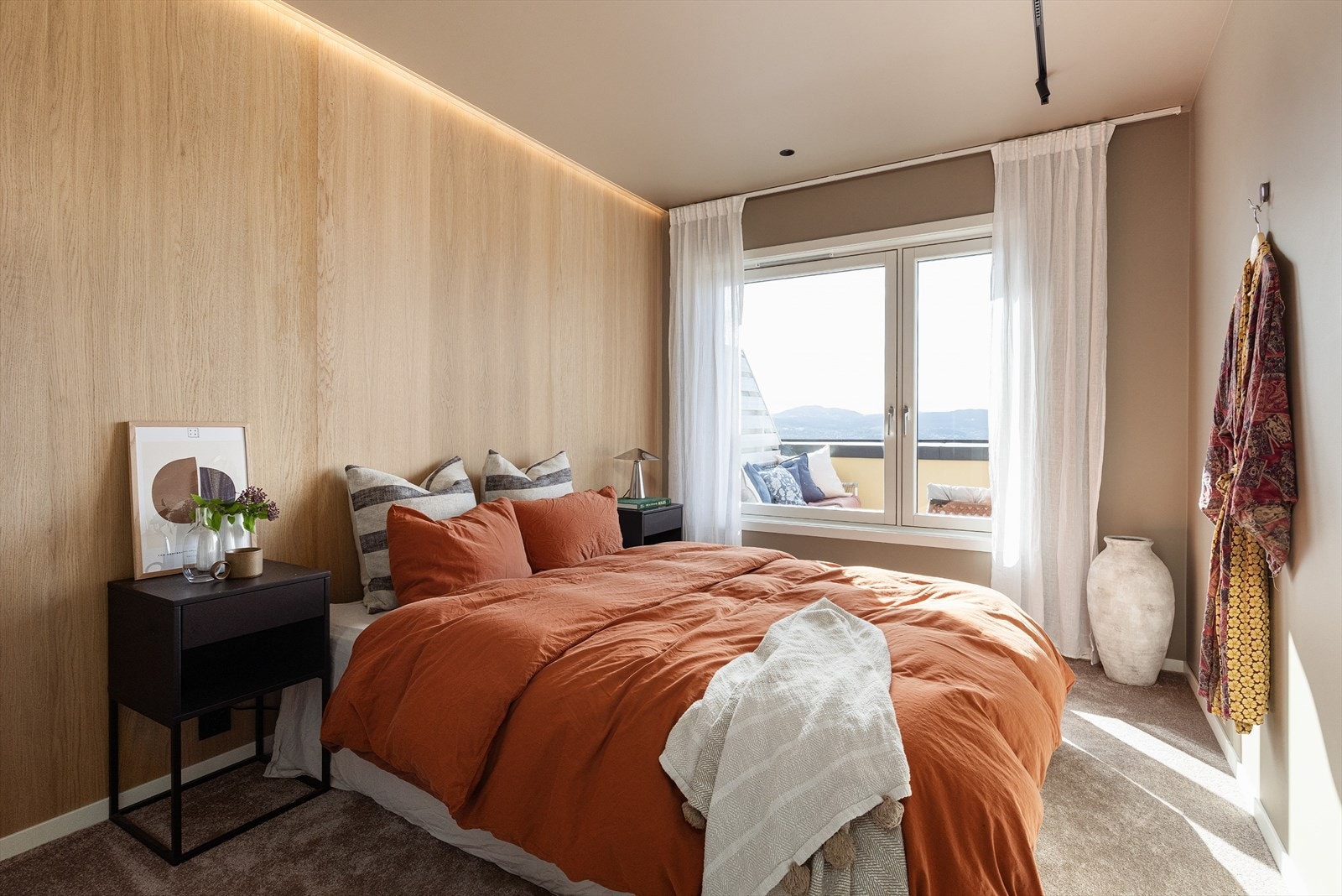 Master bedroom er på 10m² og har lagt opp til egen suiteløsning. Galleribilde