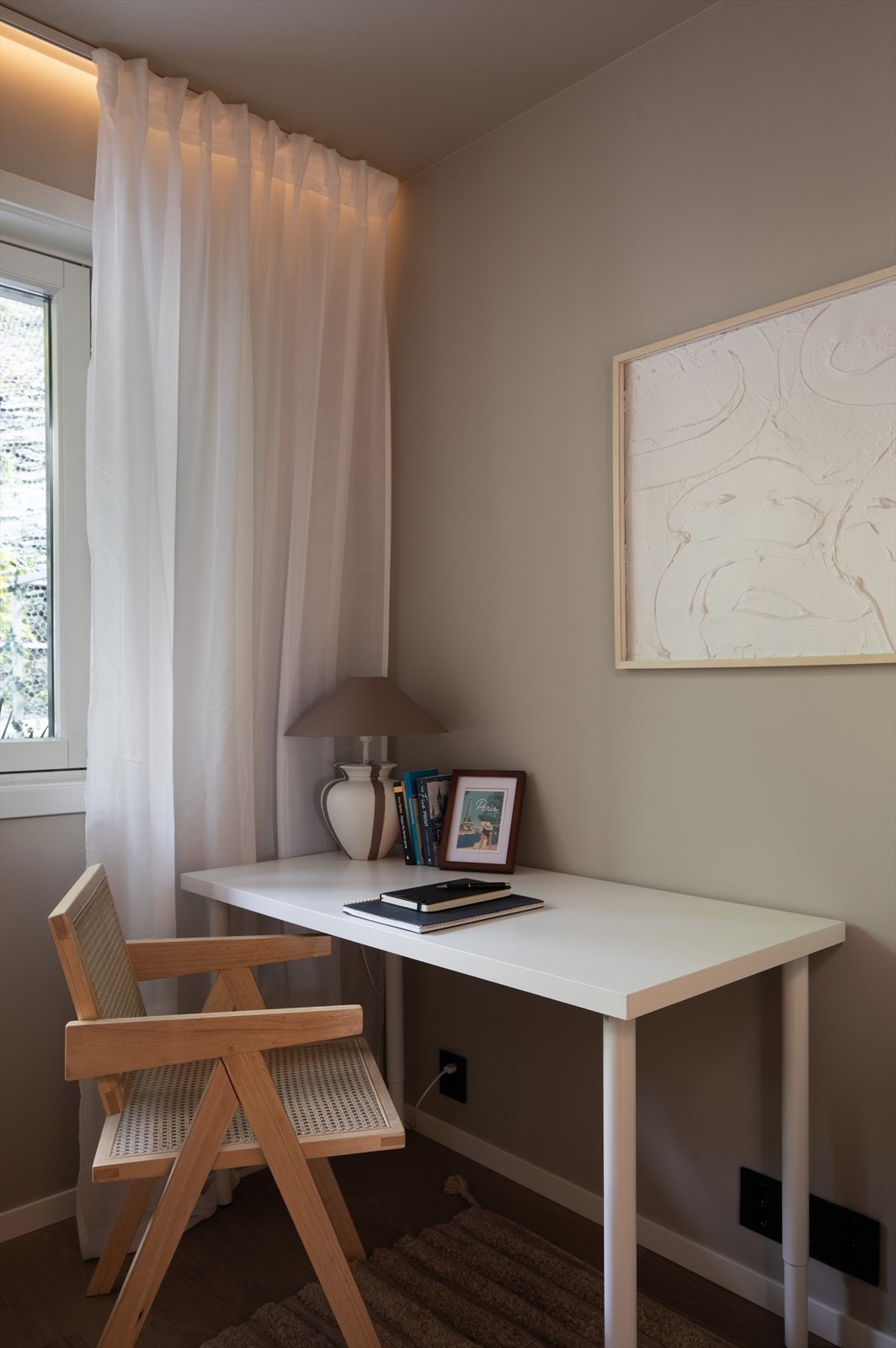 Varme i alle gulv bortsett fra soverom med vegg-til-vegg teppe. Galleribilde