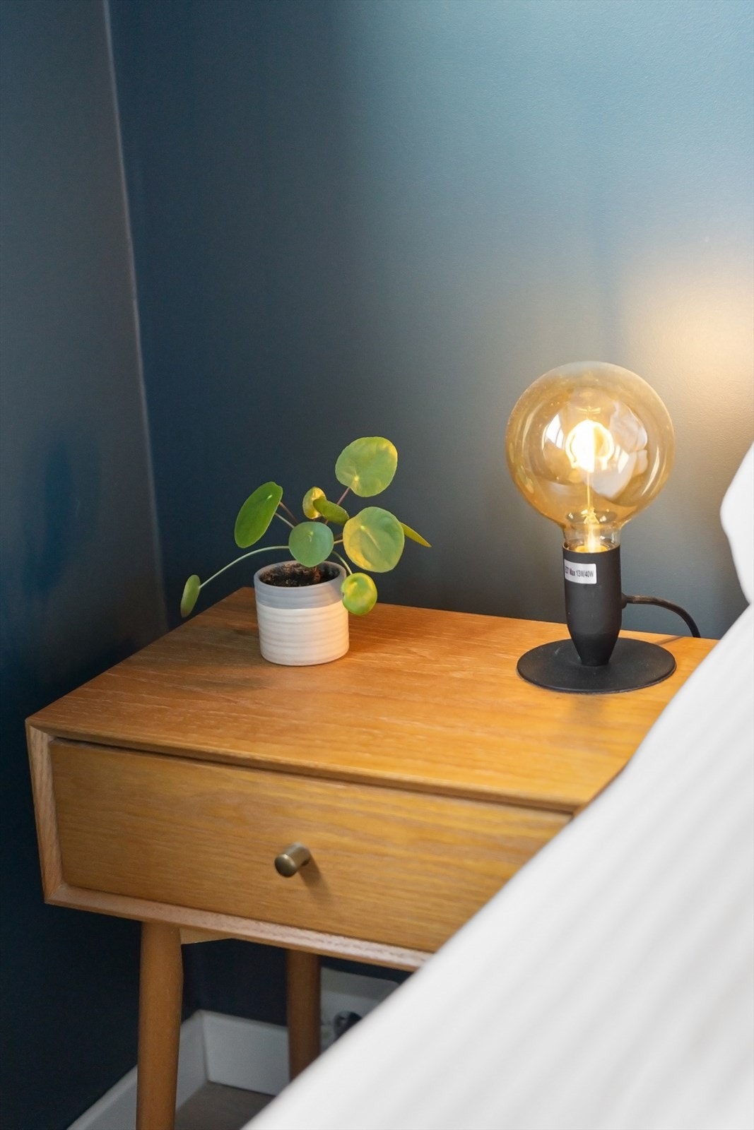 Koselig nattbord. Galleribilde