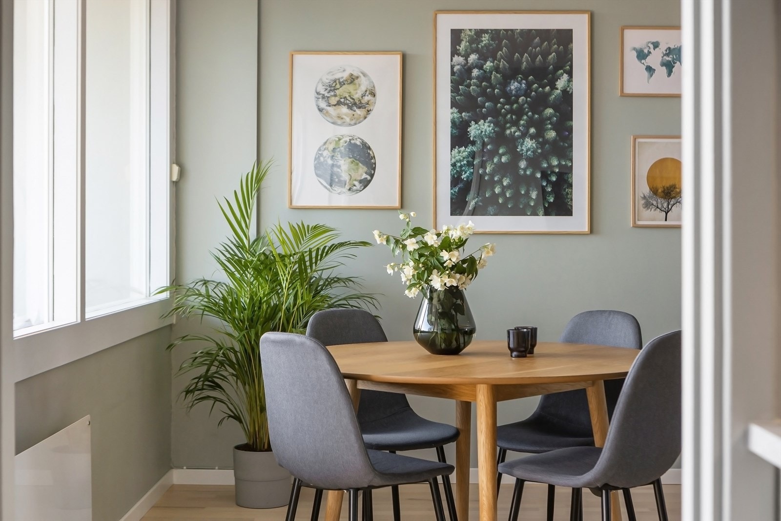 Koselig spisetue. Galleribilde