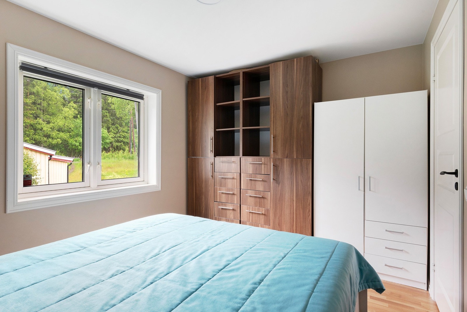 God plass til garderobeskap og ønsket møblement. Galleribilde