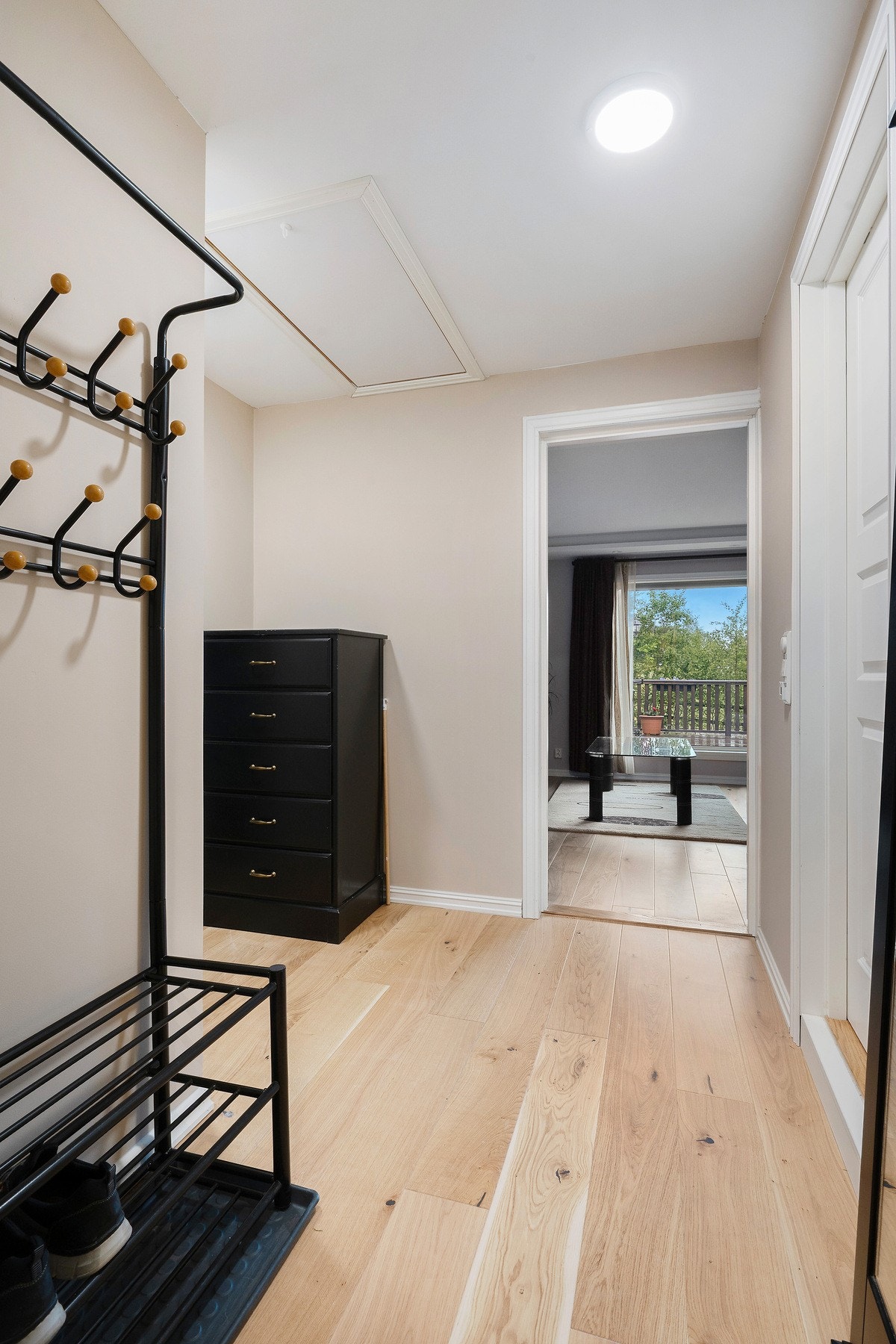 Entré med gode oppbevaringsmuligheter. Galleribilde