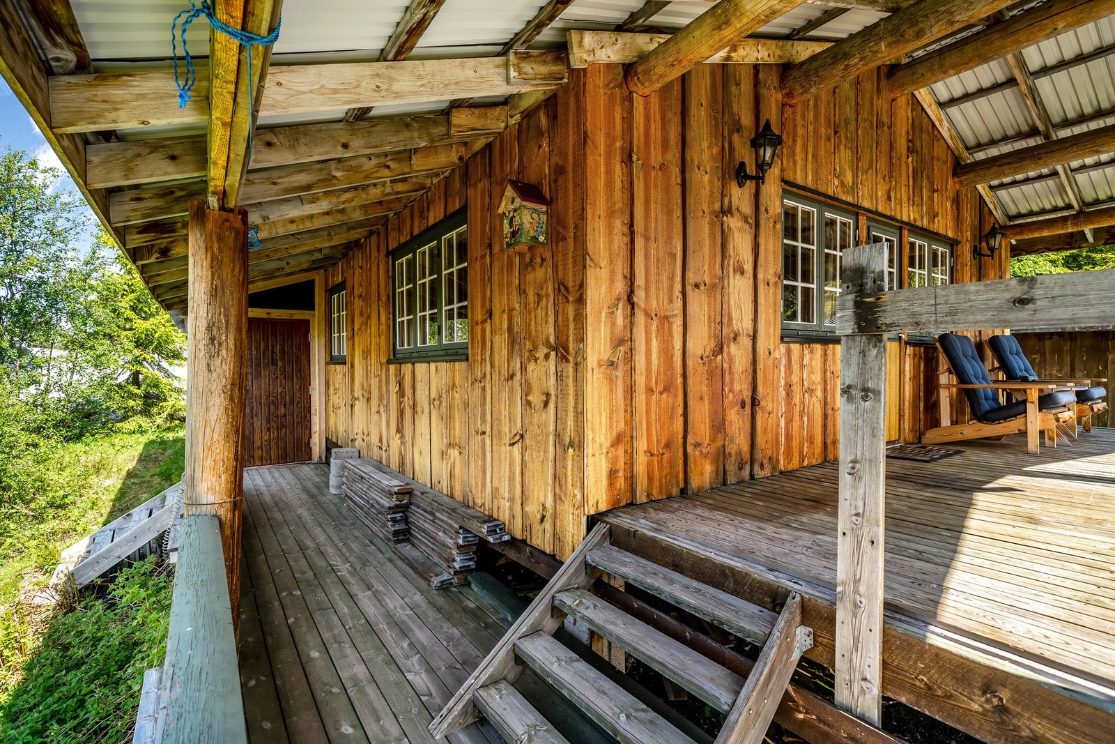 Overbygget veranda og inngangsparti. Galleribilde